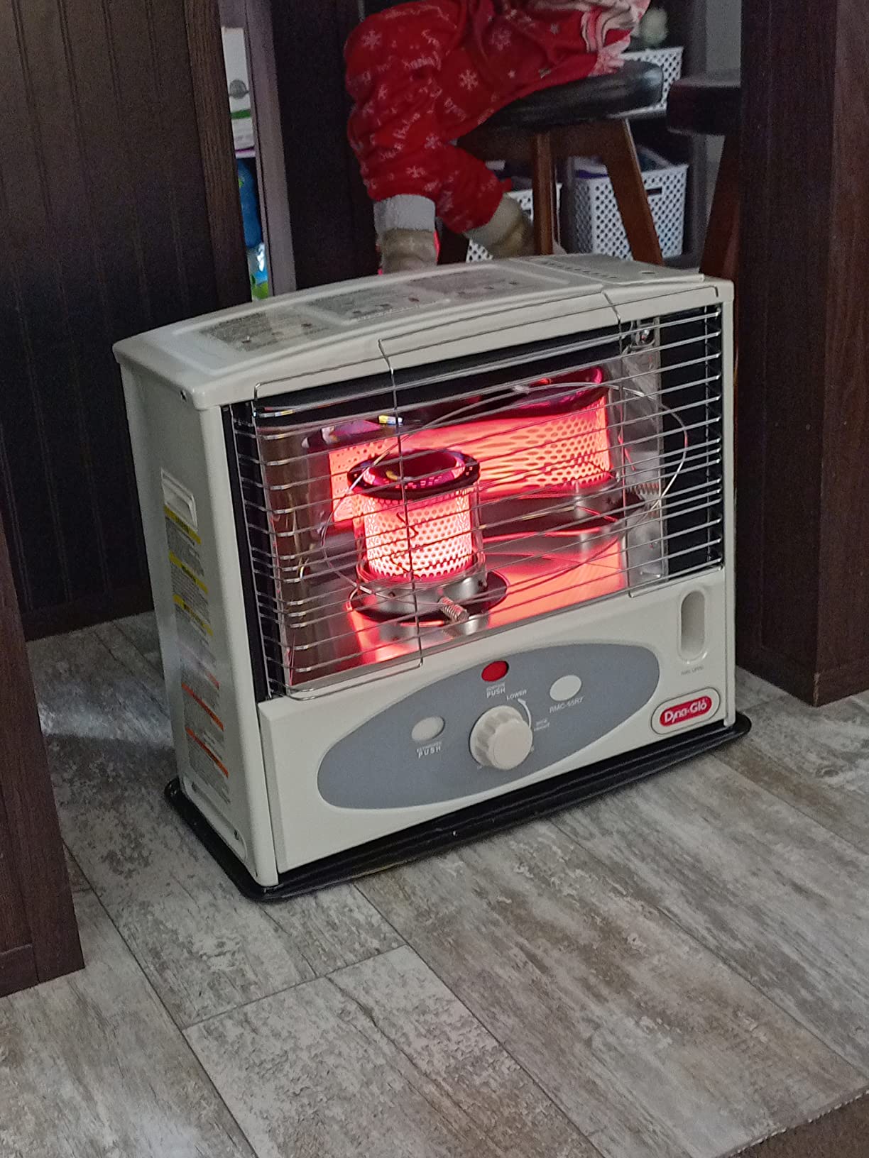 Dyna-Glo RMC-55R7 Indoor Kerosene Radiant Heater, 10000 BTU, Ivory - Customer Photo 3