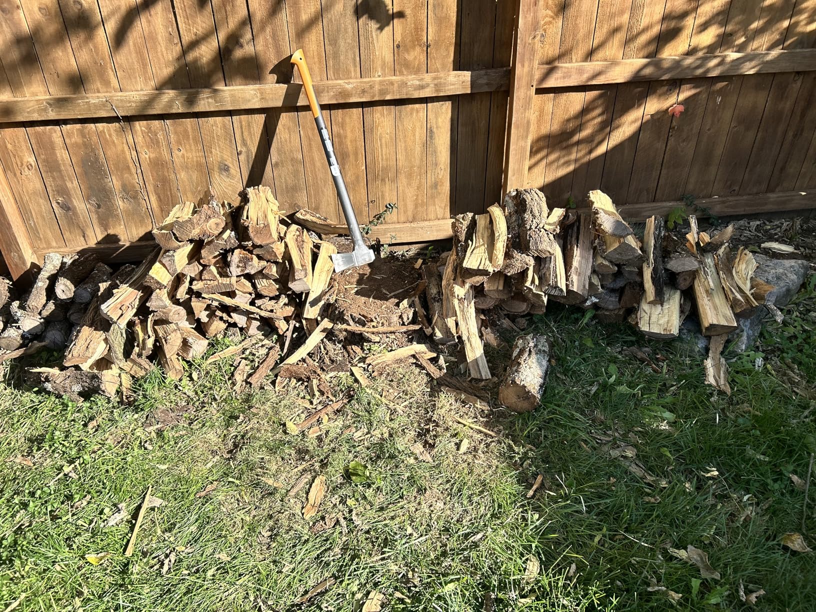 Fiskars X7 Hatchet Lightweight Wood Splitter for Small to Medium Size Kindling with Proprietary Blade and Shock-Absorbing FiberComp Handle, Lawn and Garden Tool, 14 inch, 1.5 pounds - Customer Photo 1