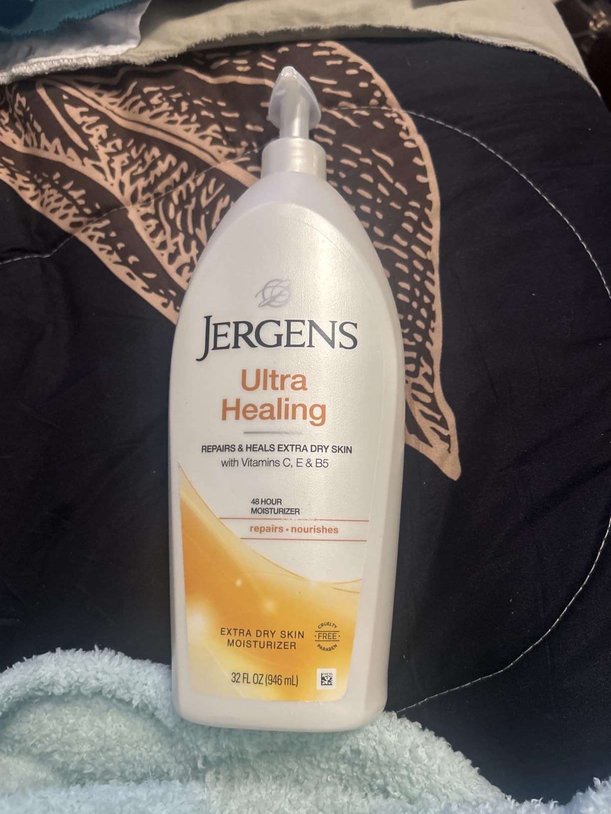 Jergens Ultra Healing Dry Skin Lotion, Hand and Body Moisturizer for Quick Absorption into Extra Dry Skin with Hydralucence Blend, Vitamins C, E and B5, White, 32oz Customer Review Jergens Ultra Healing Dry Skin Lotion, Hand and Body Moisturizer for Quick Absorption into Extra Dry Skin with Hydralucence Blend, Vitamins C, E and B5, White, 32oz - Customer Photo 1