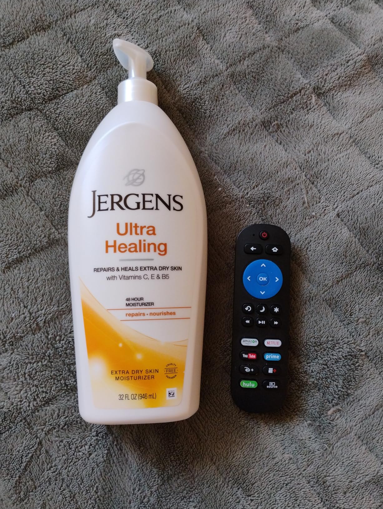 Jergens Ultra Healing Dry Skin Lotion, Hand and Body Moisturizer for Quick Absorption into Extra Dry Skin with Hydralucence Blend, Vitamins C, E and B5, White, 32oz Customer Review Jergens Ultra Healing Dry Skin Lotion, Hand and Body Moisturizer for Quick Absorption into Extra Dry Skin with Hydralucence Blend, Vitamins C, E and B5, White, 32oz - Customer Photo 2