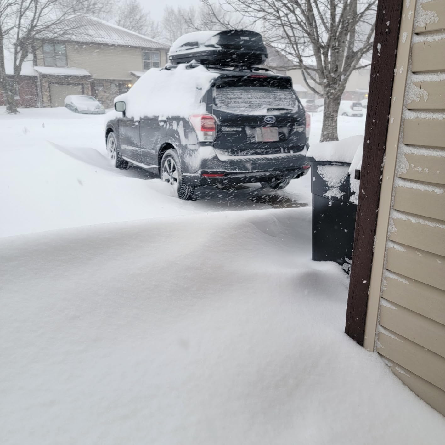 Thule 614 Pulse Cargo Box, Medium, Black - Customer Photo 2