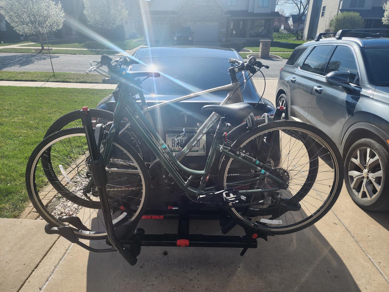 YAKIMA, HoldUp Hitch Mount Tray Bike Rack - Customer Photo 1