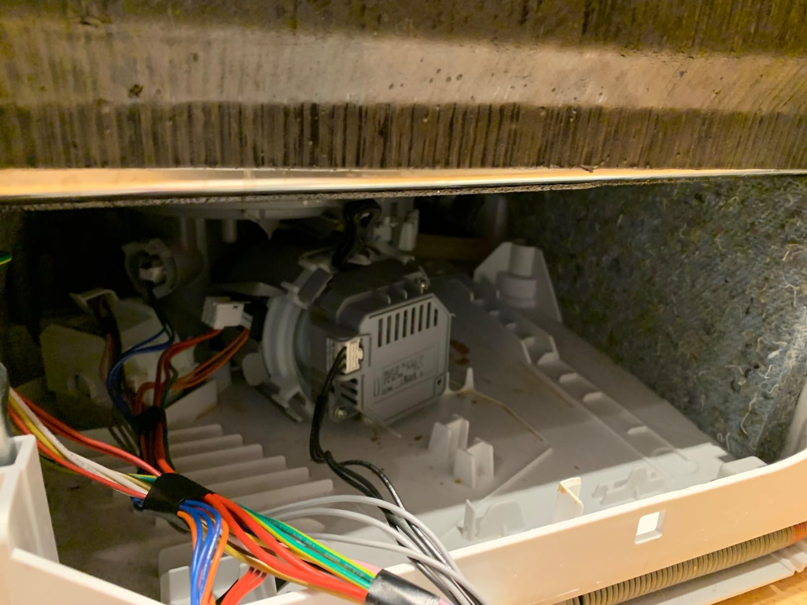 Bosch 00753351 Dishwasher Circulation Pump with Heater (replaces 00746094, 753351) Genuine Original Equipment Manufacturer (OEM) part - Customer Photo 1