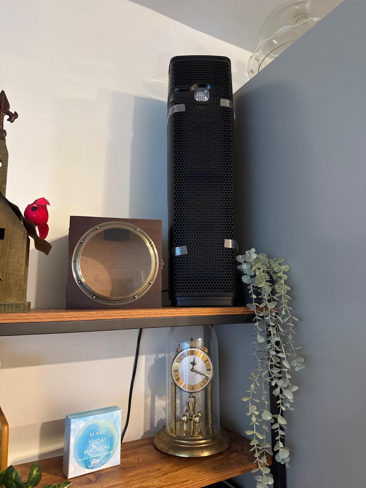 Holmes HAP9425B aer1 Tower Slim HEPA Air Purifier with Ionizer and Visipure Filter Window and Filter Life Indicator Dial for Small and Medium Rooms - Customer Photo 1