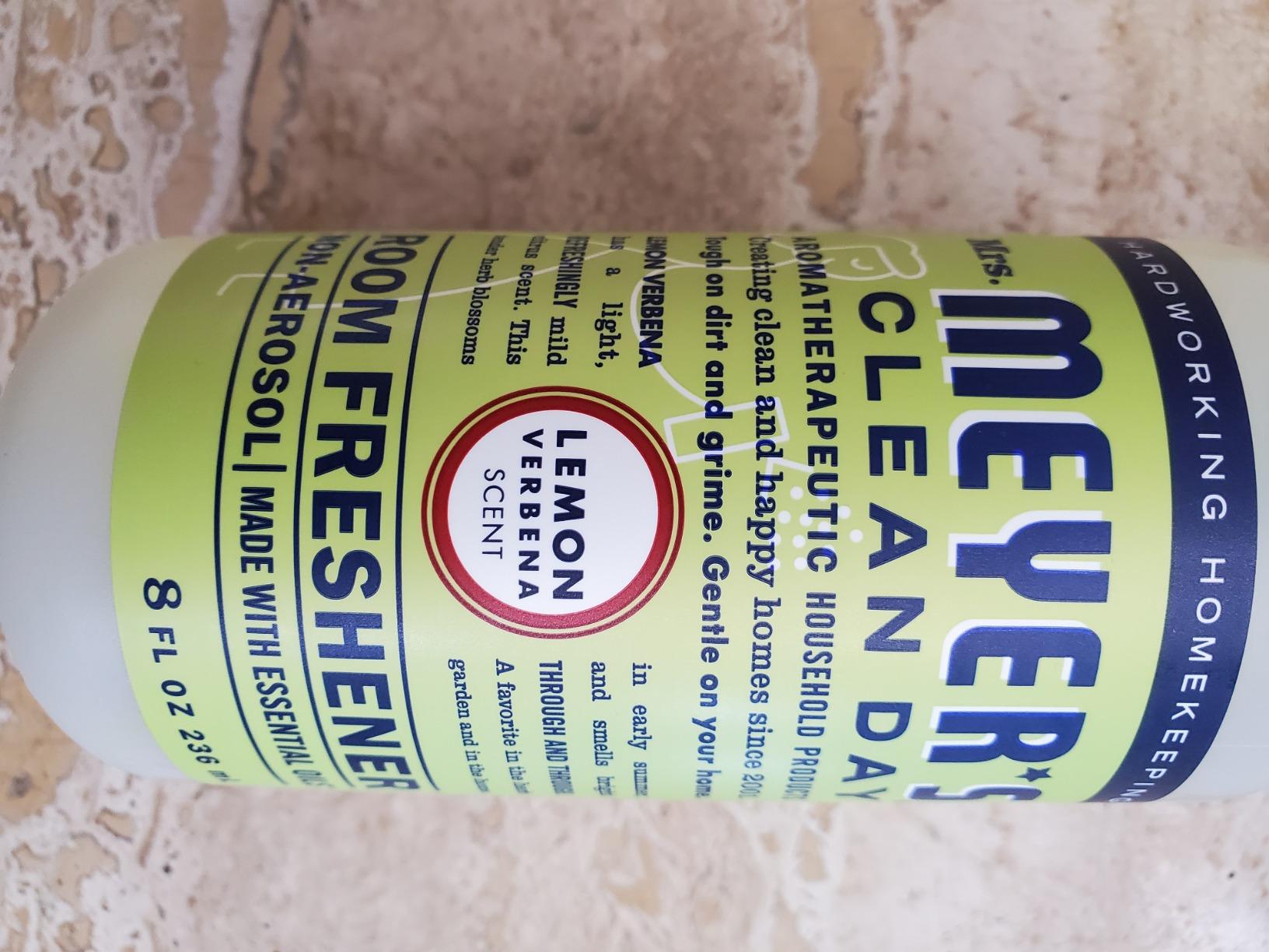 MRS. MEYER'S CLEAN DAY Lemon Verbena Air Freshener Spray for Bathrooms, Aromatherapeutic Homekeeping with Essential Oils, Non-Aerosol, Garden-Inspired Scent, 8 fl oz (Pack of 1) - Customer Photo 4