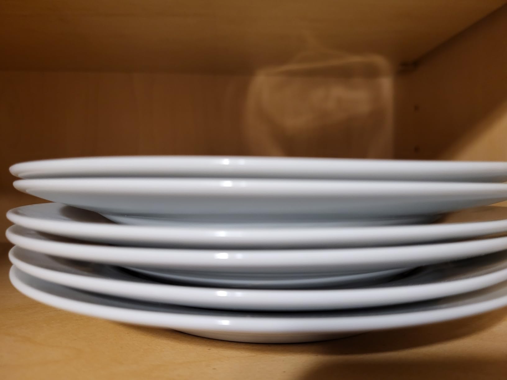 Amazon Basics Kitchen Dinnerware Set, Microwave and Dishwasher Safe, Plates, Bowls, Service for 6, 18-Piece, White - Customer Photo 4