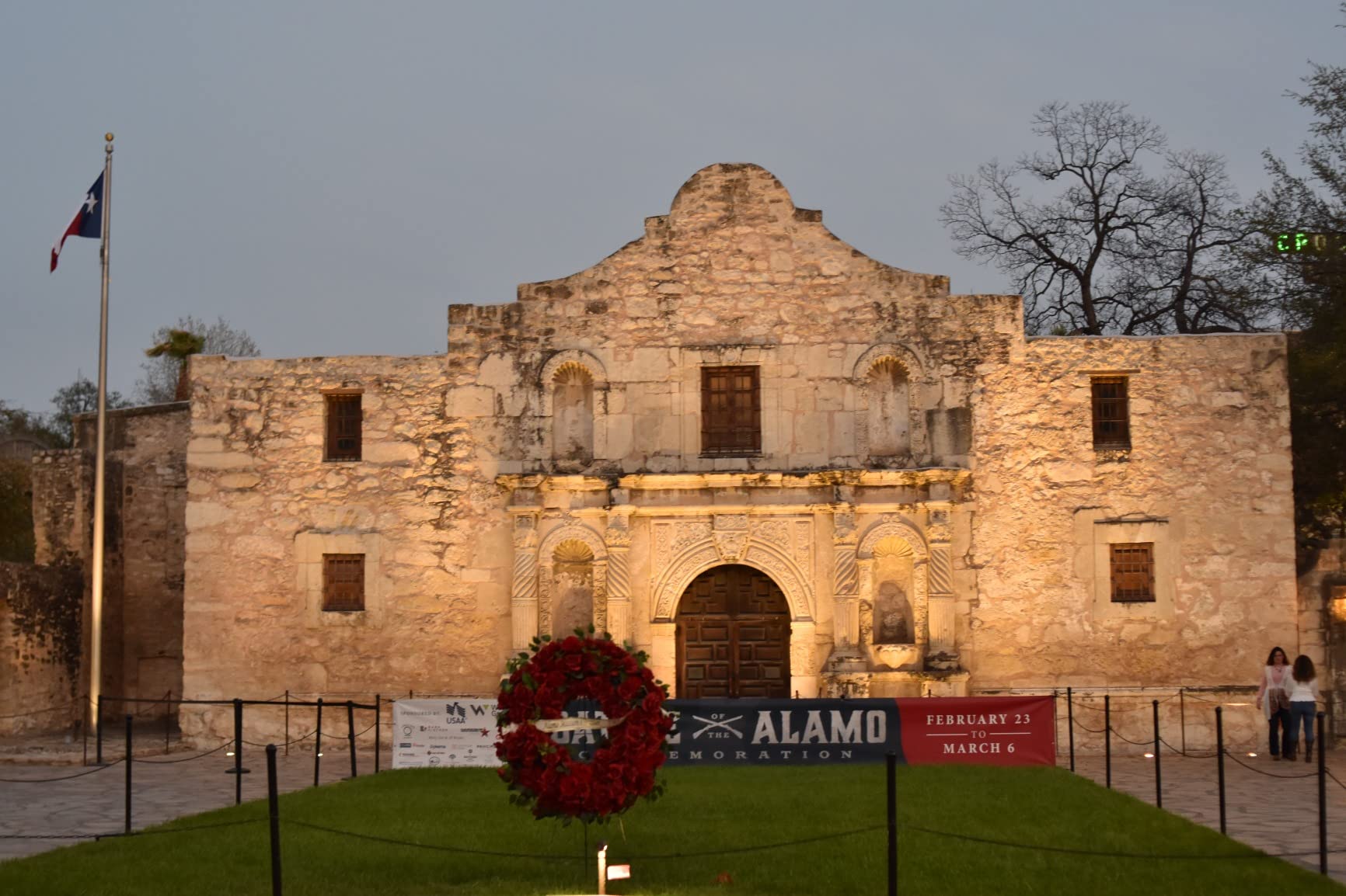 YONGNUO YN35mm F2N Lens, 1:2 AF MF Wide-Angle Fixed Prime Auto Focus Lens for Nikon DSLR Cameras - Customer Photo 5