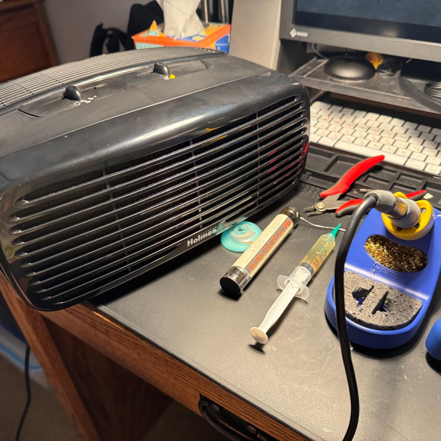 Holmes Desktop HEPA-Type , 3 Speeds plus Optional Ionizer small Air Purifier, HAP242B-U, Black - Customer Photo 1