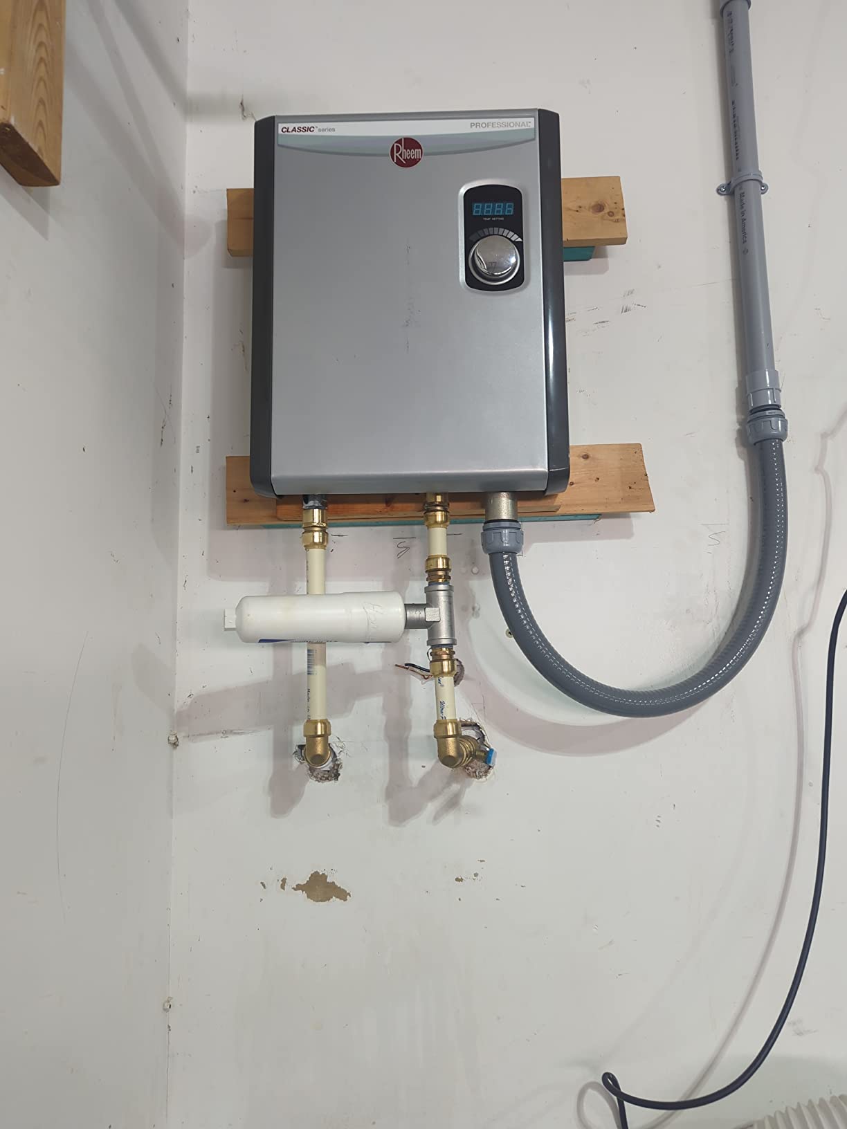 Rheem 18kW 240V Tankless Electric Water Heater, Gray - Customer Photo 1