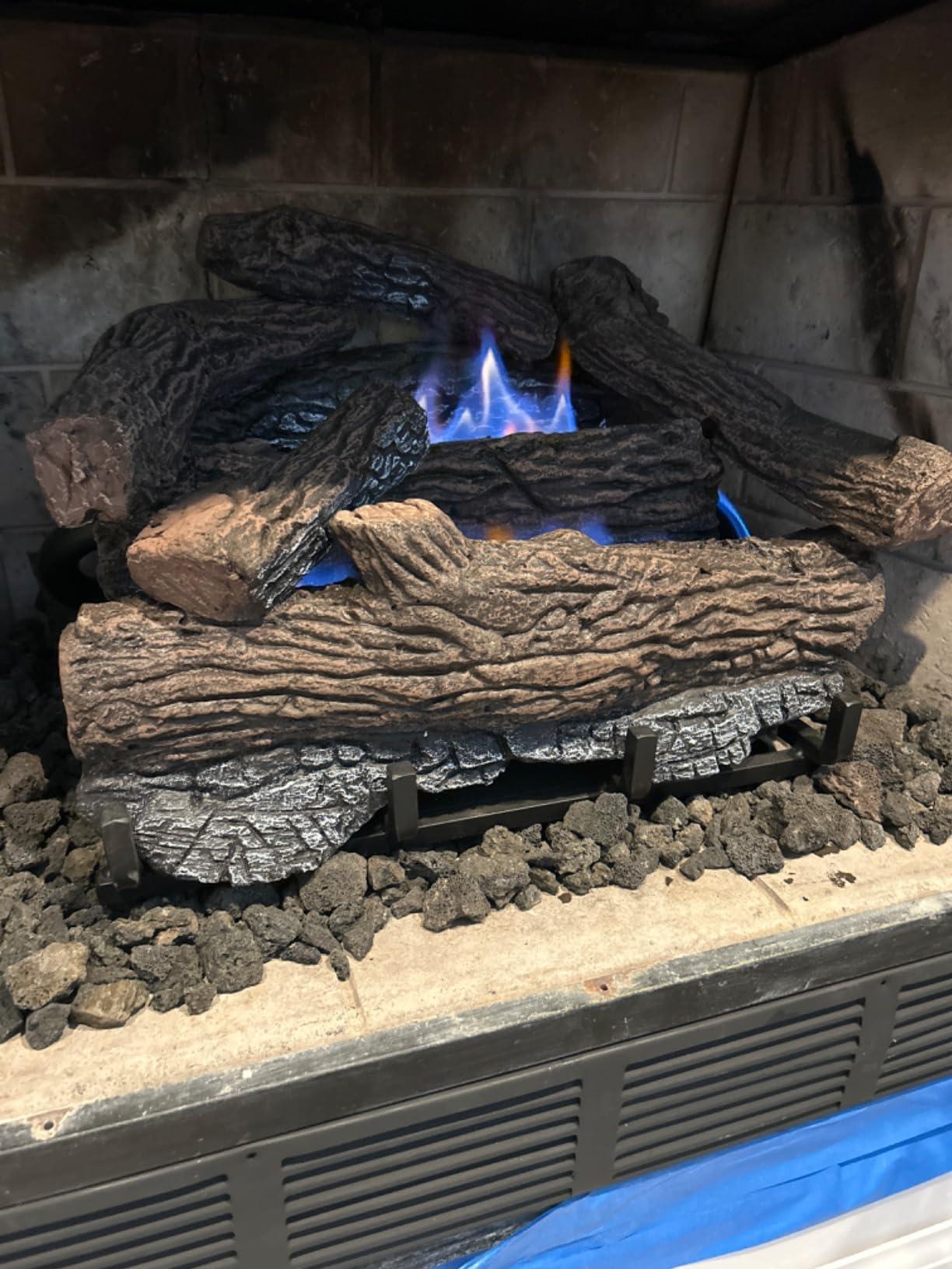 Duluth Forge DLS-24T-2 Dual Fuel Ventless Fireplace Logs Set with Thermostat, Use with Natural Gas or Liquid Propane, 33000 BTU, Heats up to 1100 Sq. Ft, Stacked Red Oak, 24 Inches Customer Review Duluth Forge DLS-24T-2 Dual Fuel Ventless Fireplace Logs Set with Thermostat, Use with Natural Gas or Liquid Propane, 33000 BTU, Heats up to 1100 Sq. Ft, Stacked Red Oak, 24 Inches - Customer Photo 1