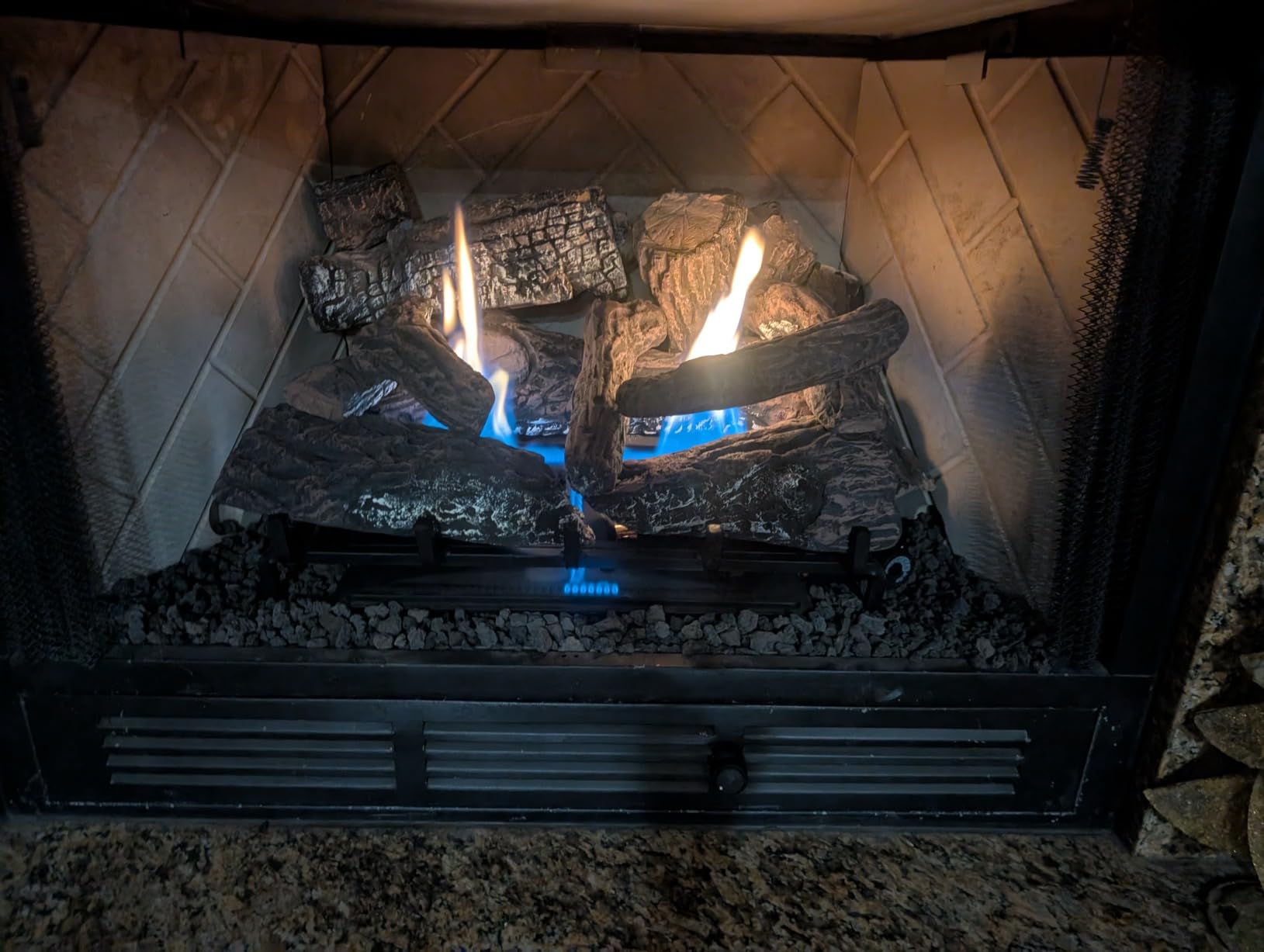 Duluth Forge DLS-24T-2 Dual Fuel Ventless Fireplace Logs Set with Thermostat, Use with Natural Gas or Liquid Propane, 33000 BTU, Heats up to 1100 Sq. Ft, Stacked Red Oak, 24 Inches Customer Review Duluth Forge DLS-24T-2 Dual Fuel Ventless Fireplace Logs Set with Thermostat, Use with Natural Gas or Liquid Propane, 33000 BTU, Heats up to 1100 Sq. Ft, Stacked Red Oak, 24 Inches - Customer Photo 2