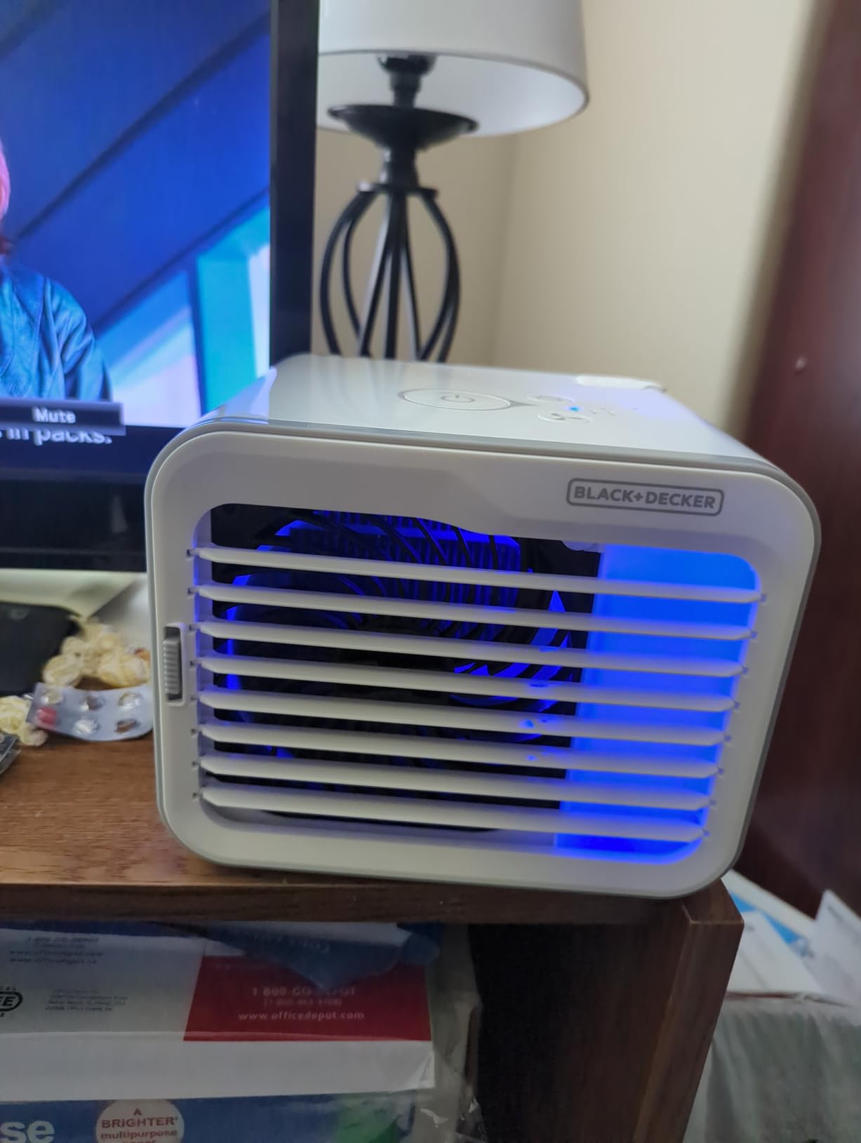 BLACK+DECKER 9-Inch Frameless Box Fan, Freestanding Desk Fan with 3-Speed Settings, Portable Fan for Home Office or Garage, BFB09W, White - Customer Photo 2