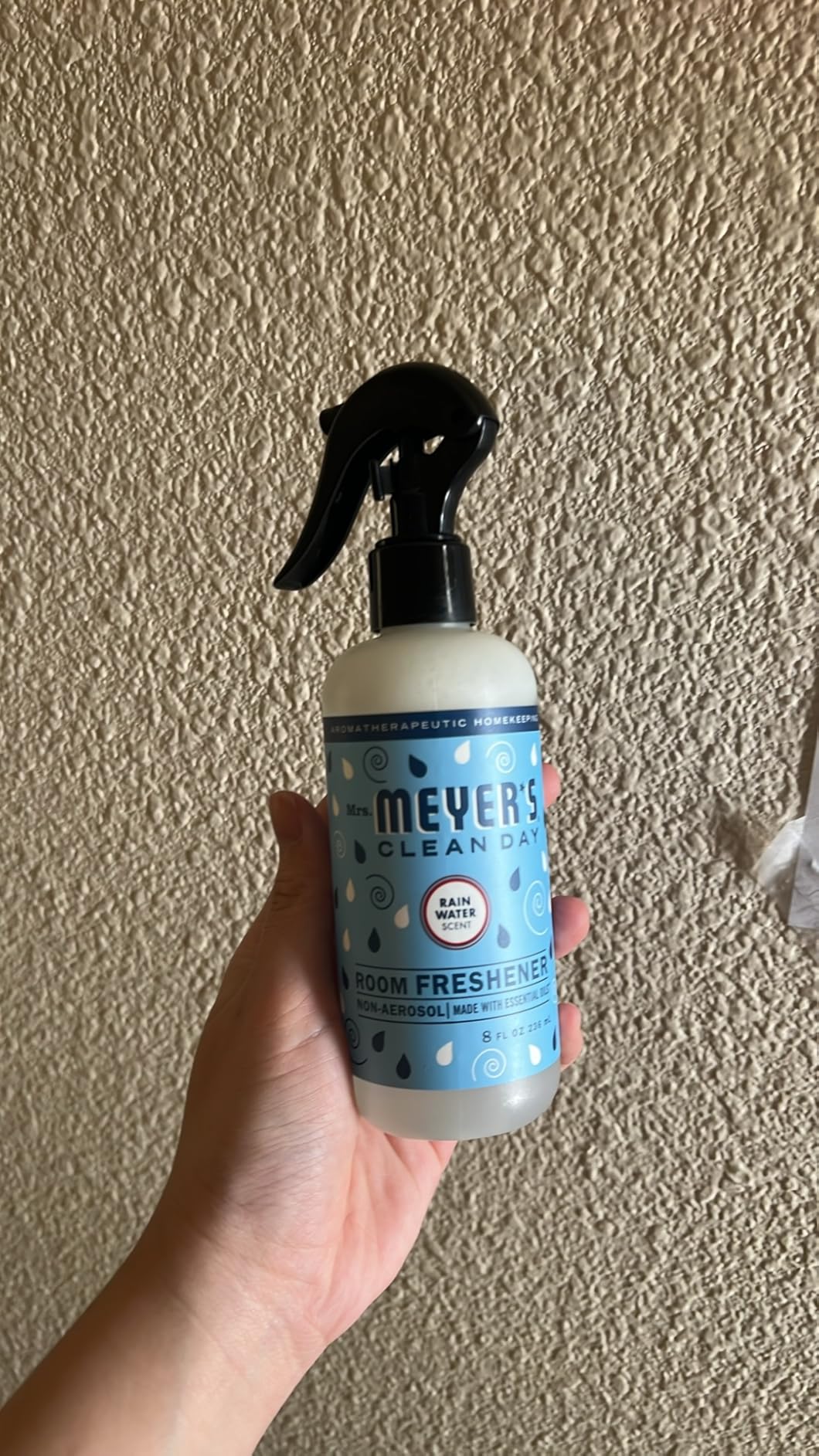 MRS. MEYER'S CLEAN DAY Room and Air Freshener Spray, Non-Aerosol Spray Bottle Infused with Essential Oils, Honeysuckle, 8 fl. Oz - Customer Photo 3