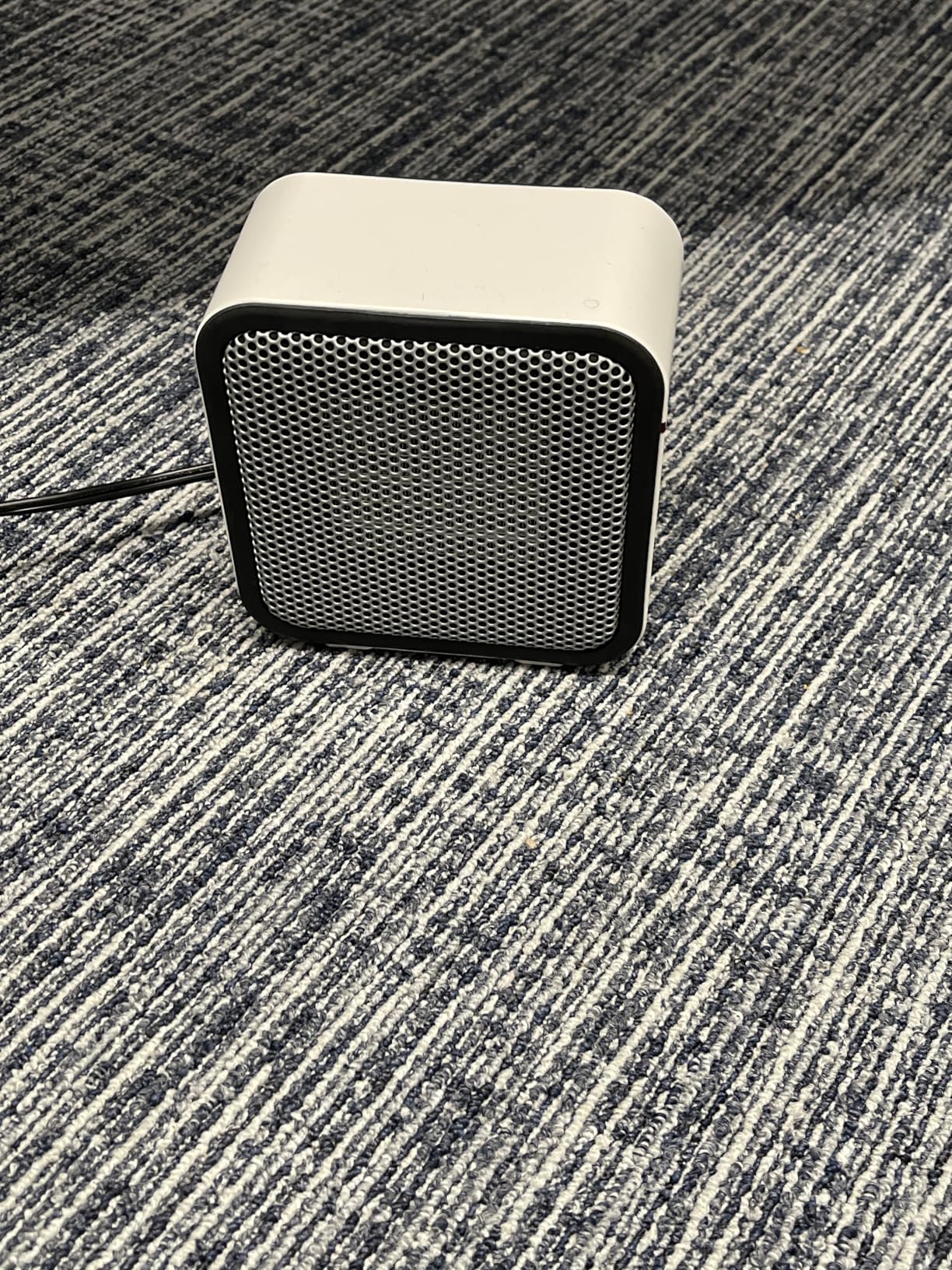 Amazon Basics Ceramic Space Heater, Mini Heater for Office Desk, Portable Tent Heater for Camping (Indoor Use), 500 W, With Tip-Over Protection, Lightweight (1.4 LBS), Pink, 5.9 x 3.2 x 6 inches - Customer Photo 2