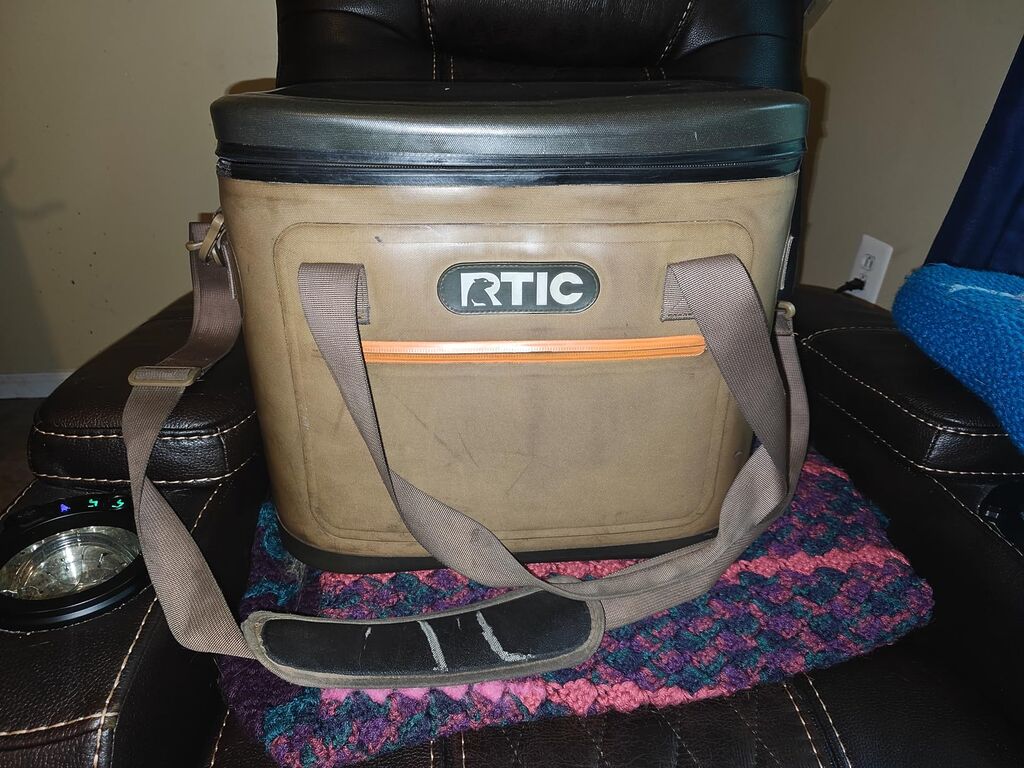 RTIC Ultra-Tough Soft Cooler 30 Can, Insulated Bag Portable Ice Chest Box for Lunch, Beach, Drink, Beverage, Travel, Camping, Picnic, Car, Trips, Floating Cooler Leak-Proof with Zipper - Customer Photo 3