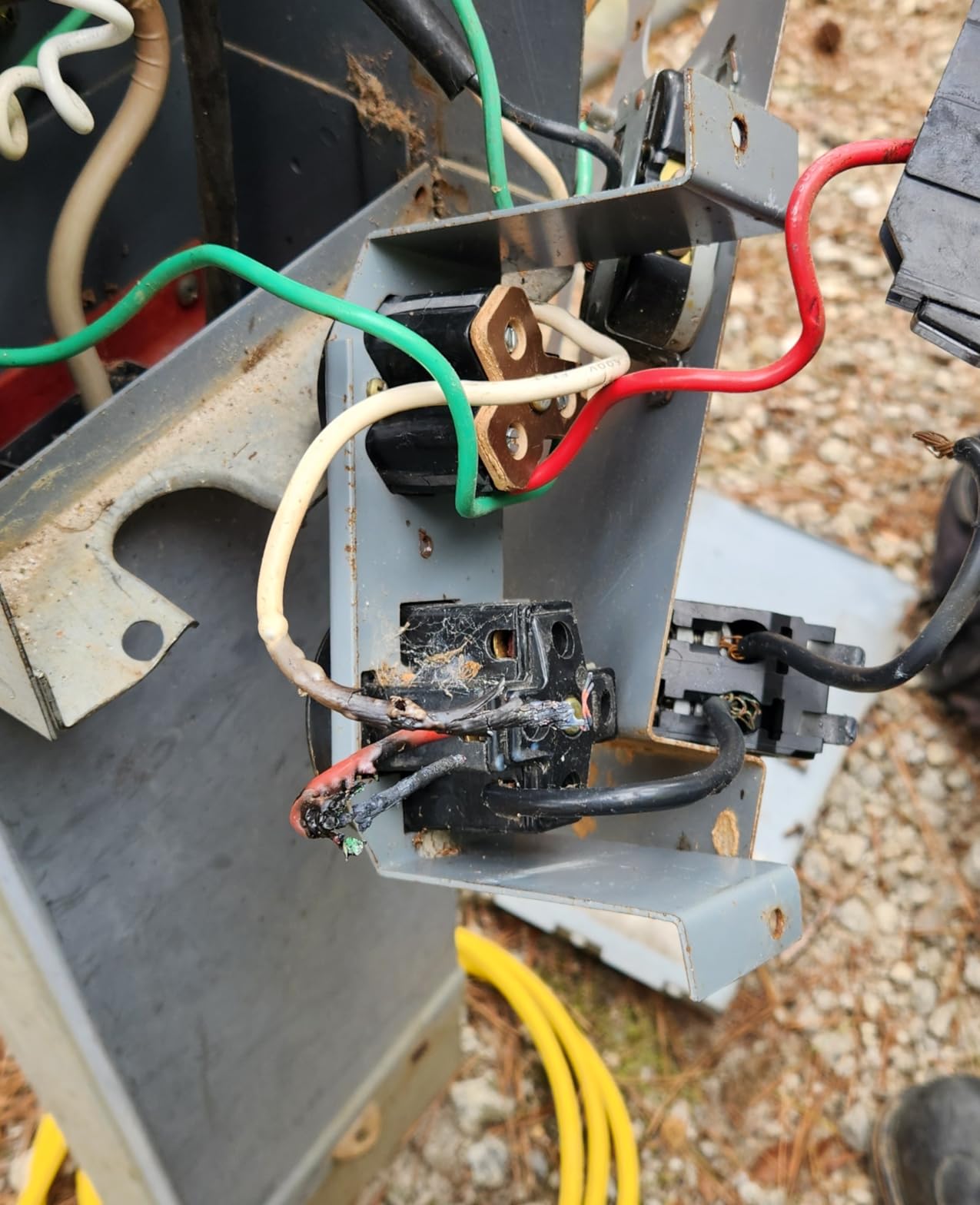 Ivation 13-Pint Small-Area Desiccant Dehumidifier Compact and Quiet - With Continuous Drain Hose for Smaller Spaces, Bathroom, Attic, Crawlspace and Closets - For Spaces Up To 270 Sq Ft, White - Customer Photo 1