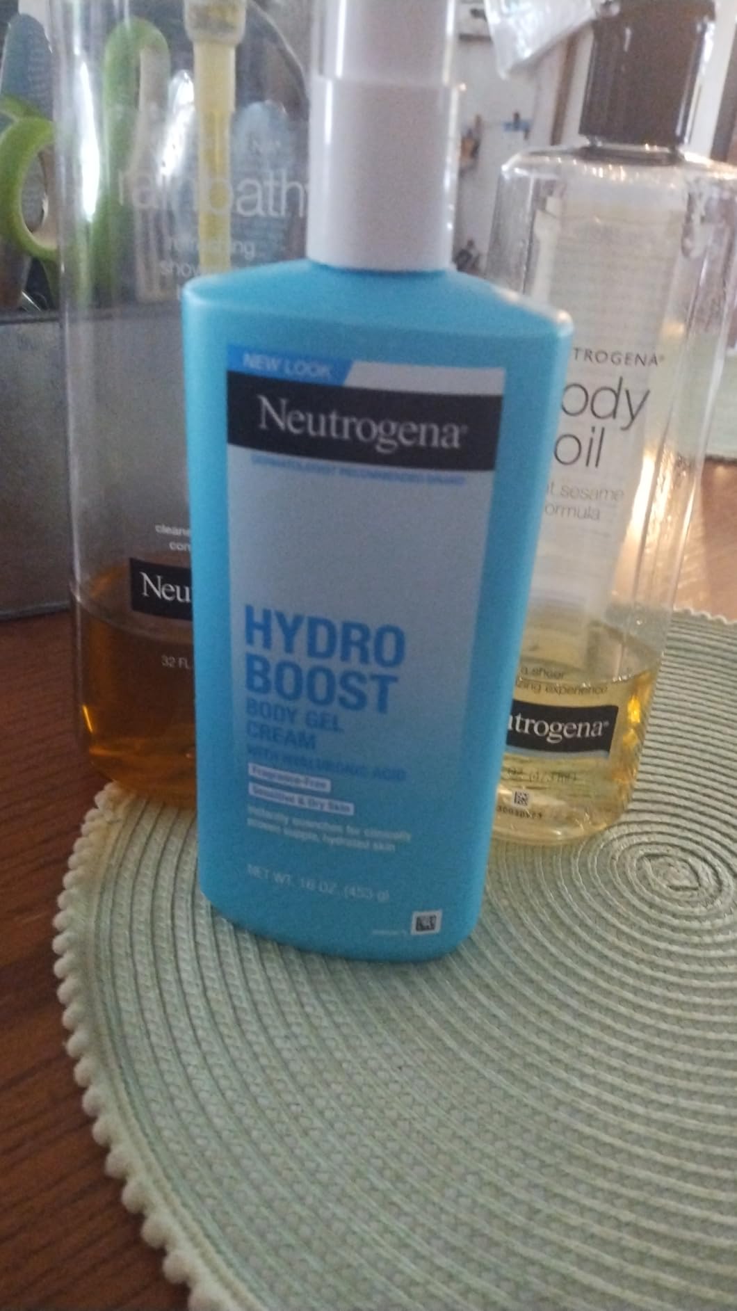 Neutrogena Hydro Boost Body Moisturizing Gel Cream with Hyaluronic Acid, Non-Greasy & Fast Absorbing, Lightweight Hydrating Body Lotion for Normal to Dry Skin, Fragrance-Free, 16 oz Customer Review Neutrogena Hydro Boost Body Moisturizing Gel Cream with Hyaluronic Acid, Non-Greasy & Fast Absorbing, Lightweight Hydrating Body Lotion for Normal to Dry Skin, Fragrance-Free, 16 oz - Customer Photo 2