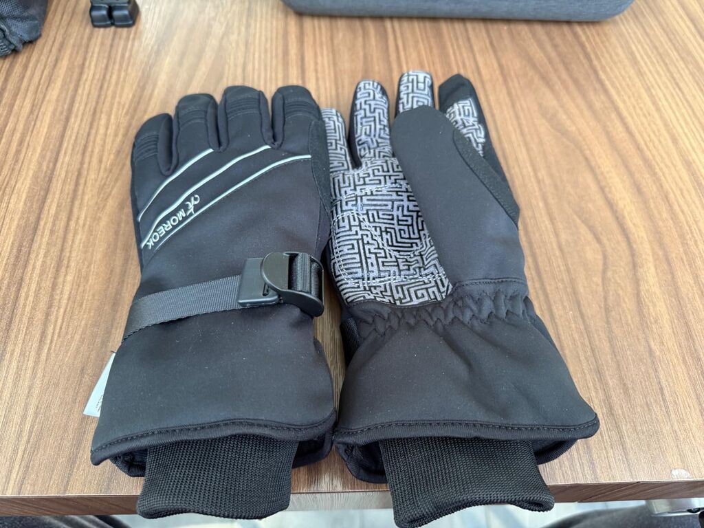 MOREOK Waterproof & Windproof -30°F Winter Gloves for Men/Women, 3M Thinsulate Thermal Gloves Touch Screen Warm Gloves for Skiing,Cycling,Motorcycle,Running Customer Review MOREOK Waterproof & Windproof -30°F Winter Gloves for Men/Women, 3M Thinsulate Thermal Gloves Touch Screen Warm Gloves for Skiing,Cycling,Motorcycle,Running - Customer Photo 1