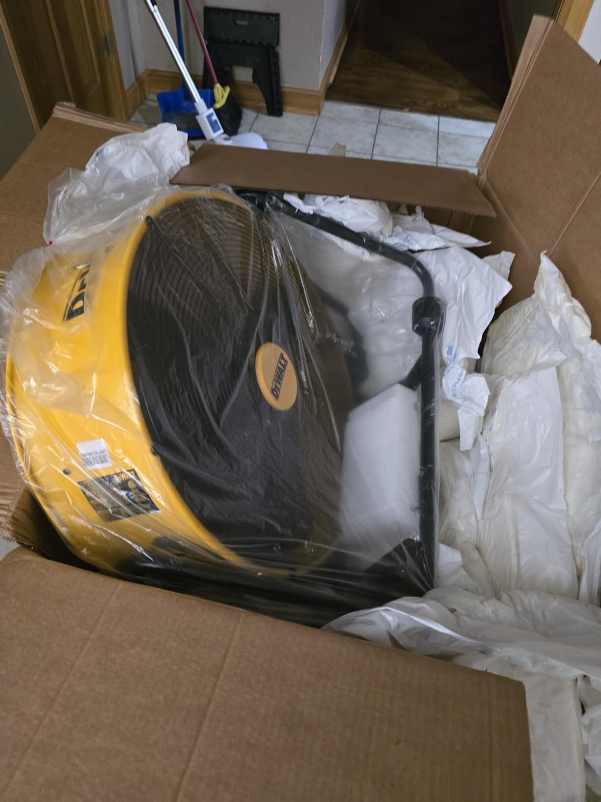 DEWALT DXF2042 Industrial Fan, 20 Inch High Velocity Fans with 3-Speed Adjustable Tilting Head, Drum Fan for Outdoor, House and Warehouse, Yellow - Customer Photo 1