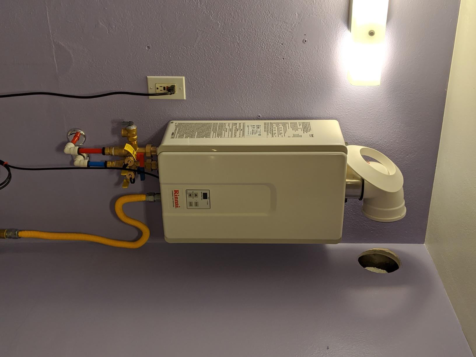 Rinnai V53DeN Natural Gas Tankless Water Heater - 5.3 GPM, Outdoor Installation - Customer Photo 1