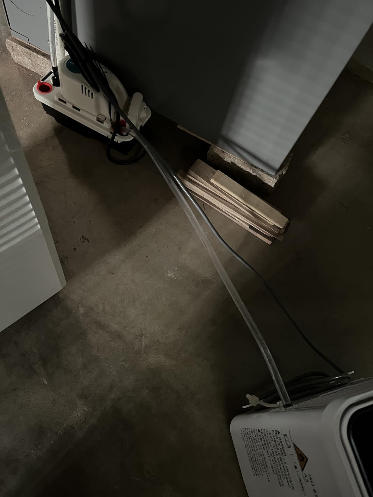 Shinco 6,000 Sq.Ft Energy Star Dehumidifier with WIFI, Ideal for Large Rooms and Home Basements, Efficient Moisture Removal with Adjustable Humidity Control, 1.32 Gallons Water Tank - Customer Photo 1