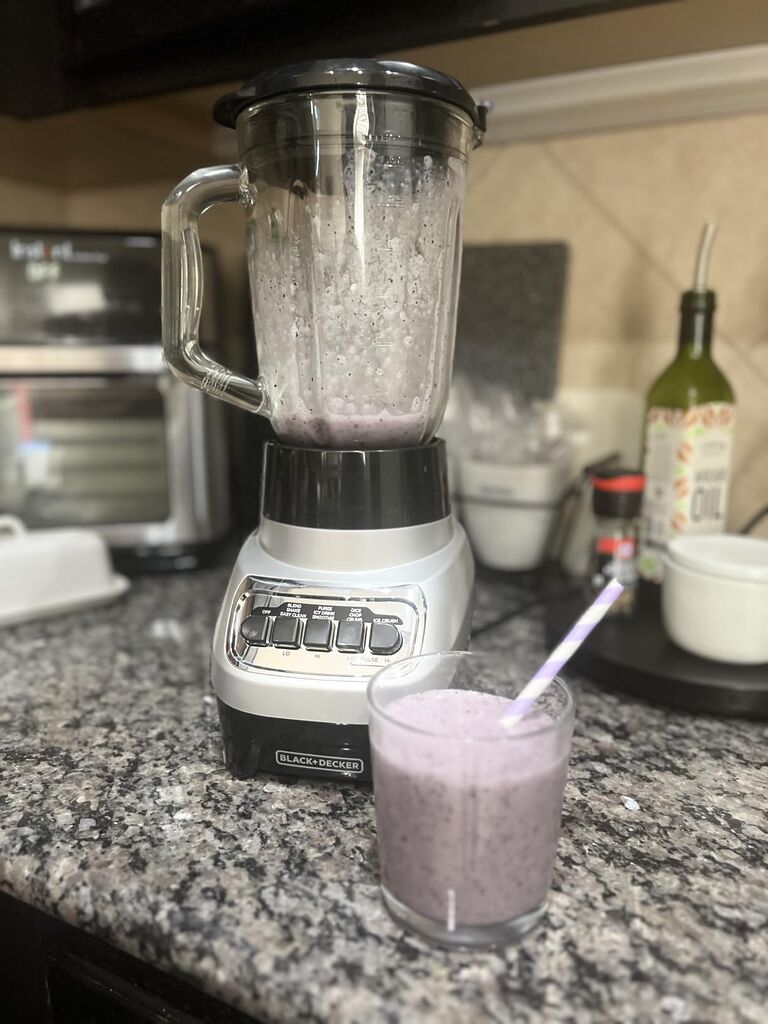 BLACK+DECKER PowerCrush Multi-Function Blender with 6-Cup Glass Jar, 4 Speed Settings, Silver customer photo 1