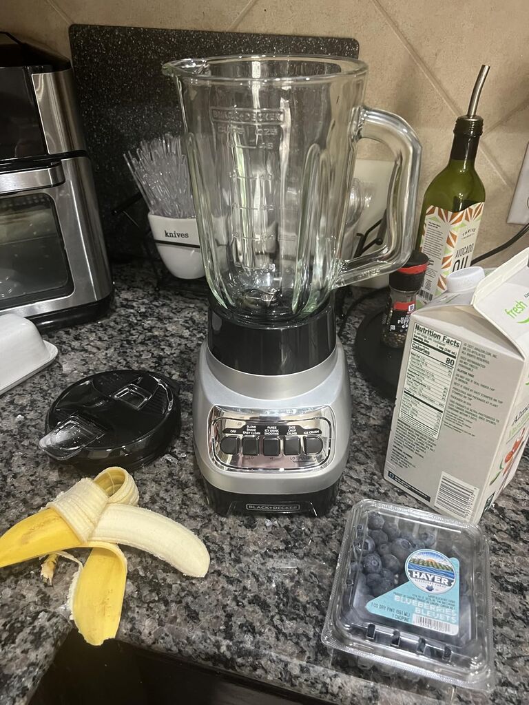 BLACK+DECKER PowerCrush Multi-Function Blender with 6-Cup Glass Jar, 4 Speed Settings, Silver customer photo 2