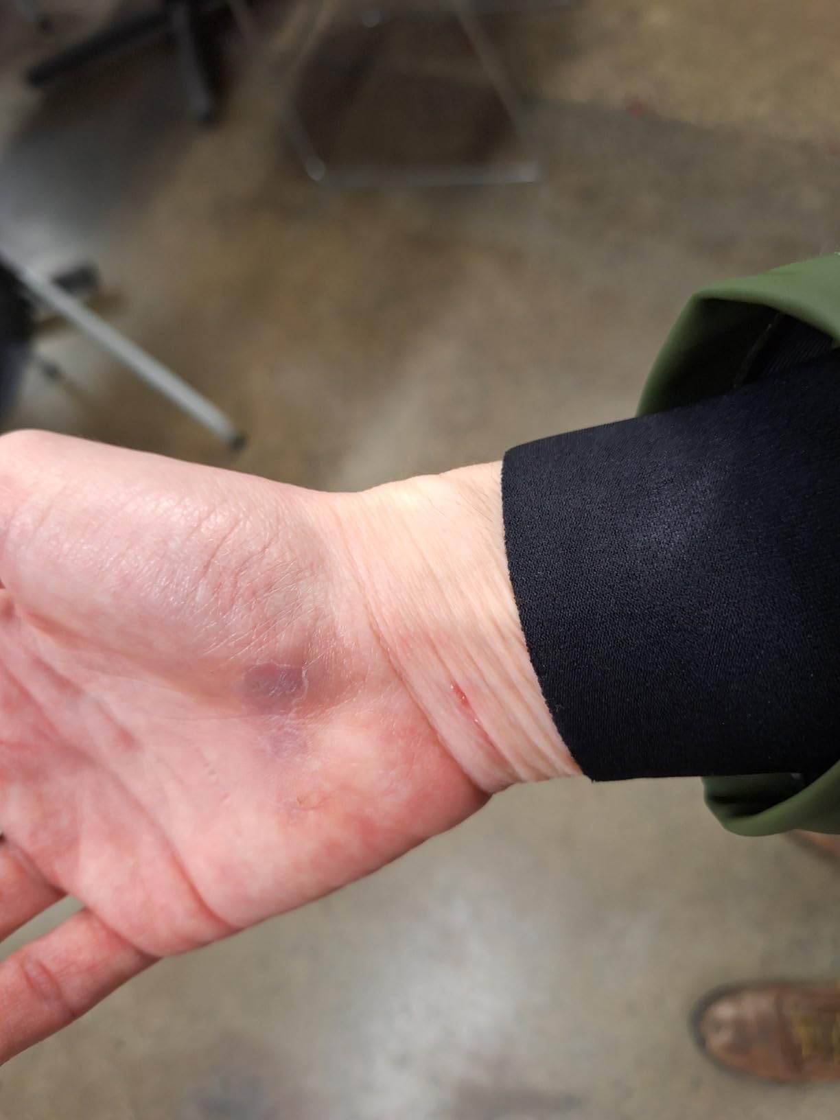 Helly-Hansen Workwear Gale Men's Waterproof Rain Jacket - Heavy-Duty PU Polyester Windbreaker - Packable Hood & Hem Customer Review Helly-Hansen Workwear Gale Men's Waterproof Rain Jacket - Heavy-Duty PU Polyester Windbreaker - Packable Hood & Hem - Customer Photo 1