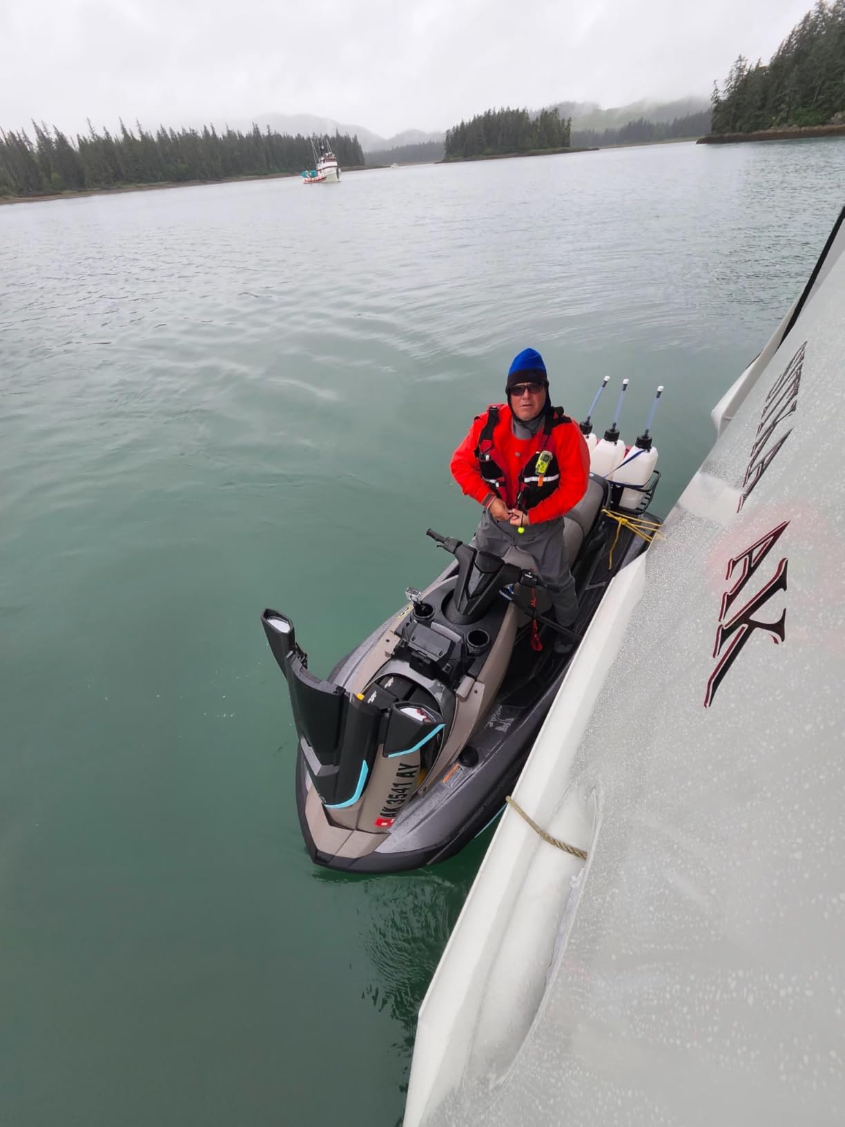 ACR ResQLink 400 - SOS Personal Locator Beacon with GPS and Global Coverage - Designed to Alert Search and Rescue Efforts for Any Outdoor Emergency - Ideal for Hiking, Hunting, Boating, Fishing - Customer Photo 1