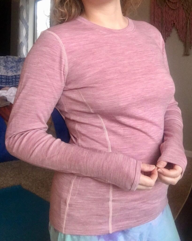 MERIWOOL Womens Base Layer 100% Merino Wool Midweight Long Sleeve Thermal Shirt Customer Review MERIWOOL Womens Base Layer 100% Merino Wool Midweight Long Sleeve Thermal Shirt - Customer Photo 1