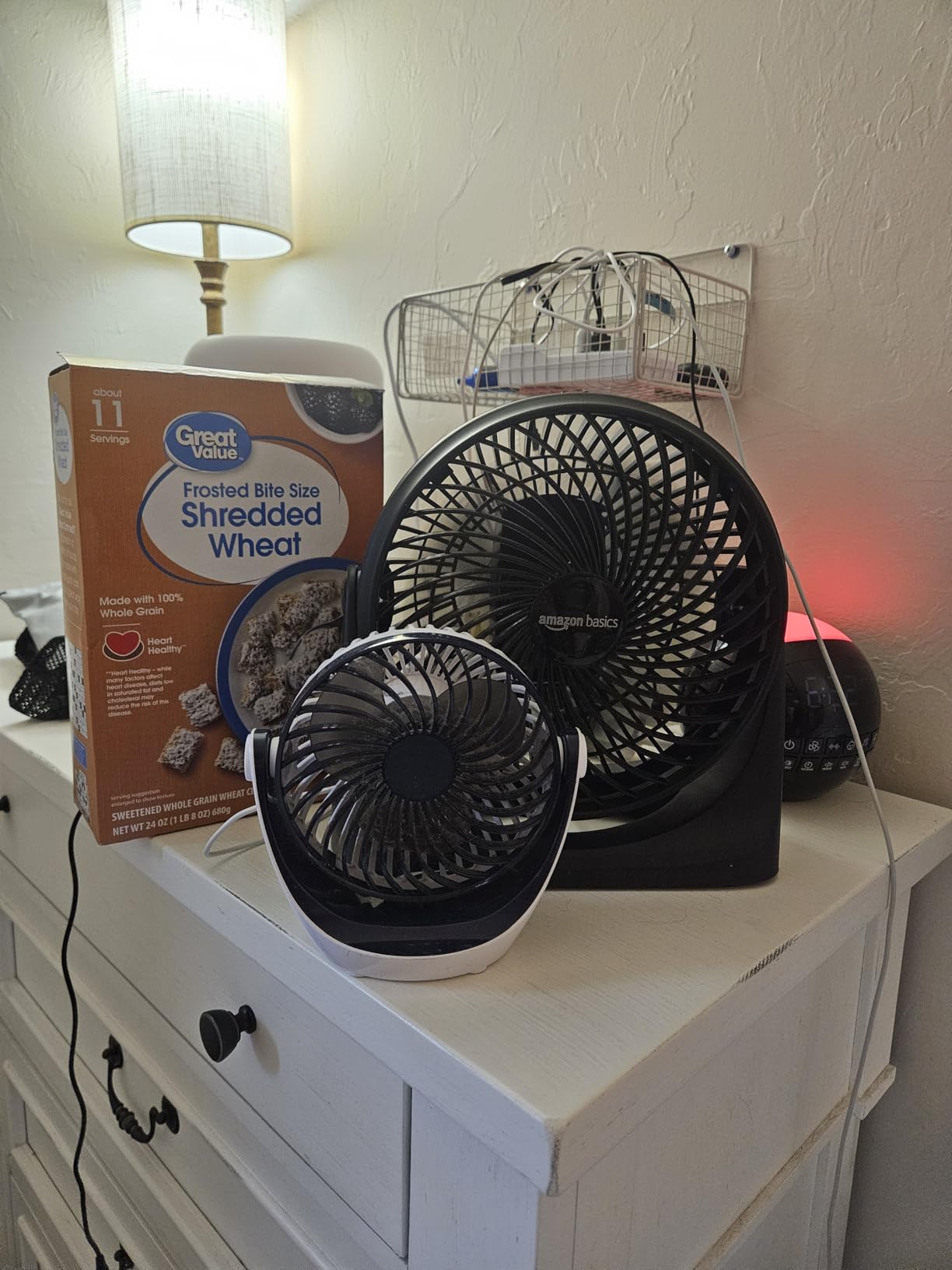 Amazon Basics Air Circulator Fan, Desk Fan for Bedroom, Home and Office, With 90-Degree Tilt Head, 3 Speed Settings, Lightweight (3 LBS), 35 Watts, Black, 11.1