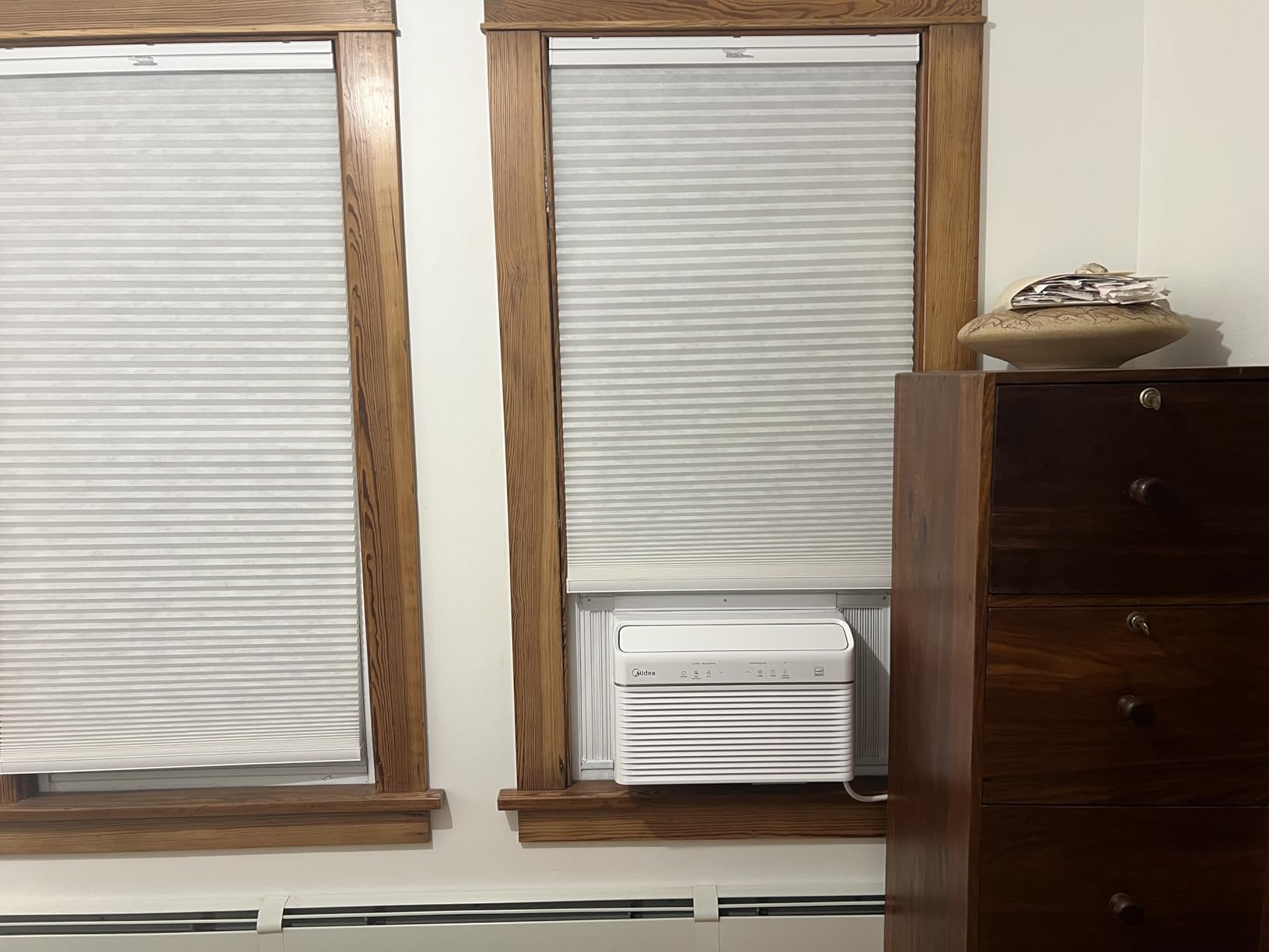 Midea 5,000 BTU EasyCool Small Window Air Conditioner - Cool up to 150 Sq. Ft. with Easy-to-Use Mechanical Controls and Reusable Filter, Perfect for Small Bedroom, Living Room, Home Office - Customer Photo 1