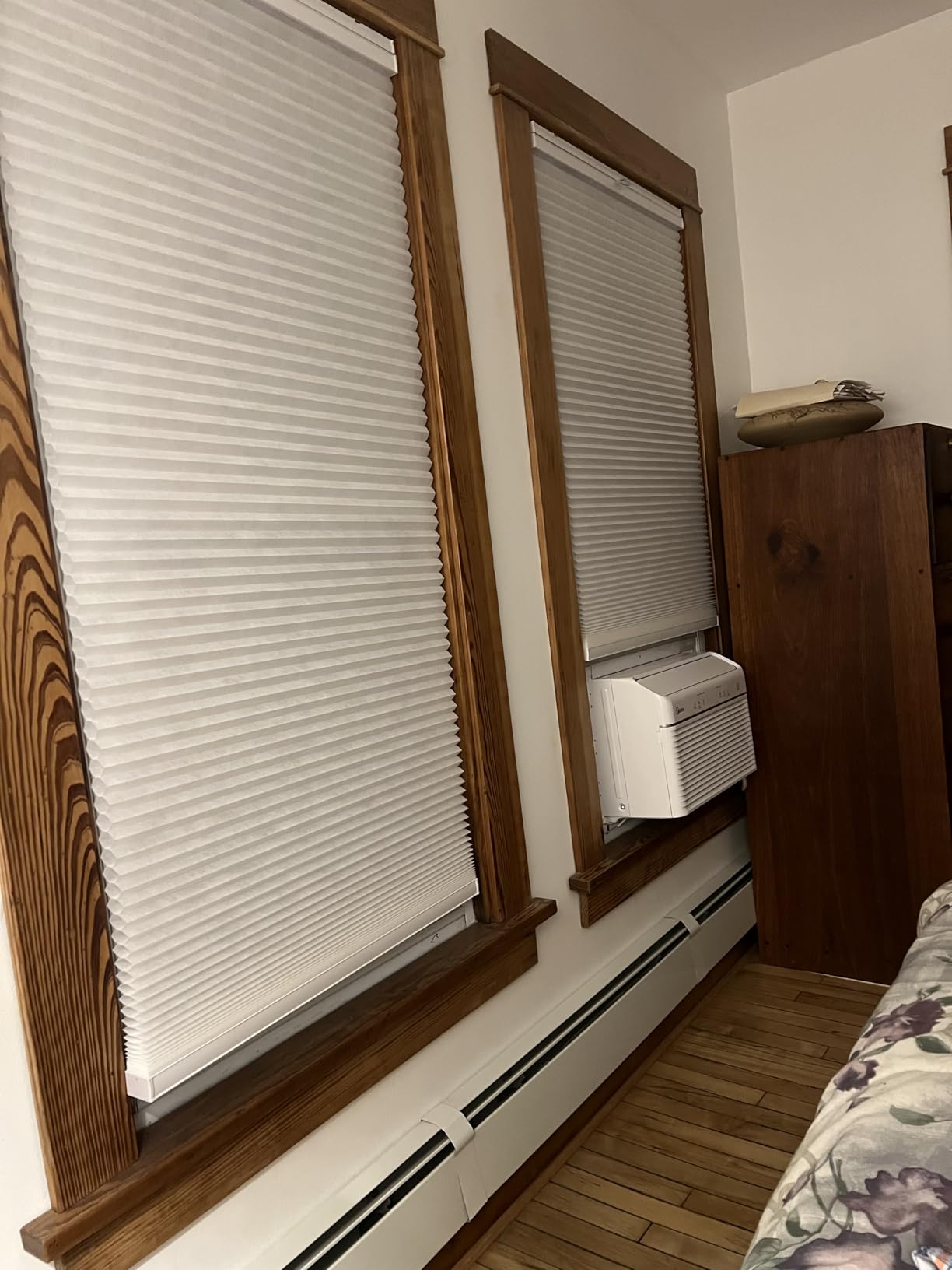 Midea 5,000 BTU EasyCool Small Window Air Conditioner - Cool up to 150 Sq. Ft. with Easy-to-Use Mechanical Controls and Reusable Filter, Perfect for Small Bedroom, Living Room, Home Office - Customer Photo 3