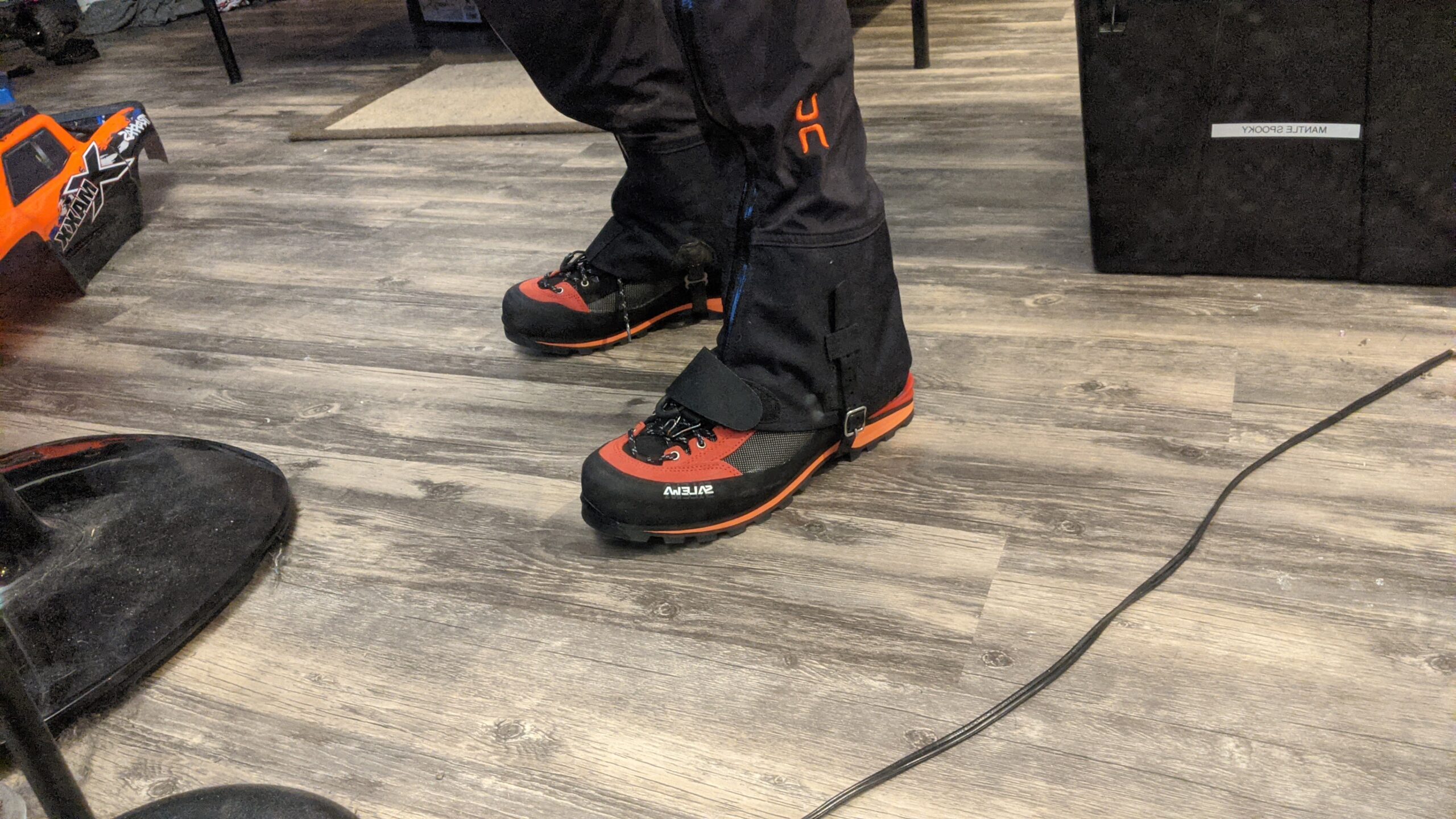 Salewa Men's Crow GTX Waterproof Gore-Tex Trail Boots for Trekking, Climbing, & Mountaineering Customer Review Salewa Men's Crow GTX Waterproof Gore-Tex Trail Boots for Trekking, Climbing, & Mountaineering - Customer Photo 2