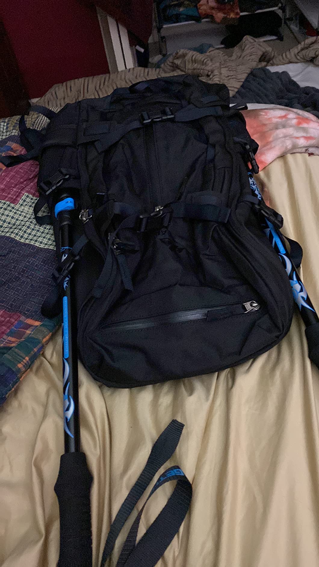 Unigear Ski Hydration Backpack, 30L Snowboard Travel Bag 900D Polyester Water-resistant Backpack for Skiing, Hiking, Camping Customer Review Unigear Ski Hydration Backpack, 30L Snowboard Travel Bag 900D Polyester Water-resistant Backpack for Skiing, Hiking, Camping - Customer Photo 1