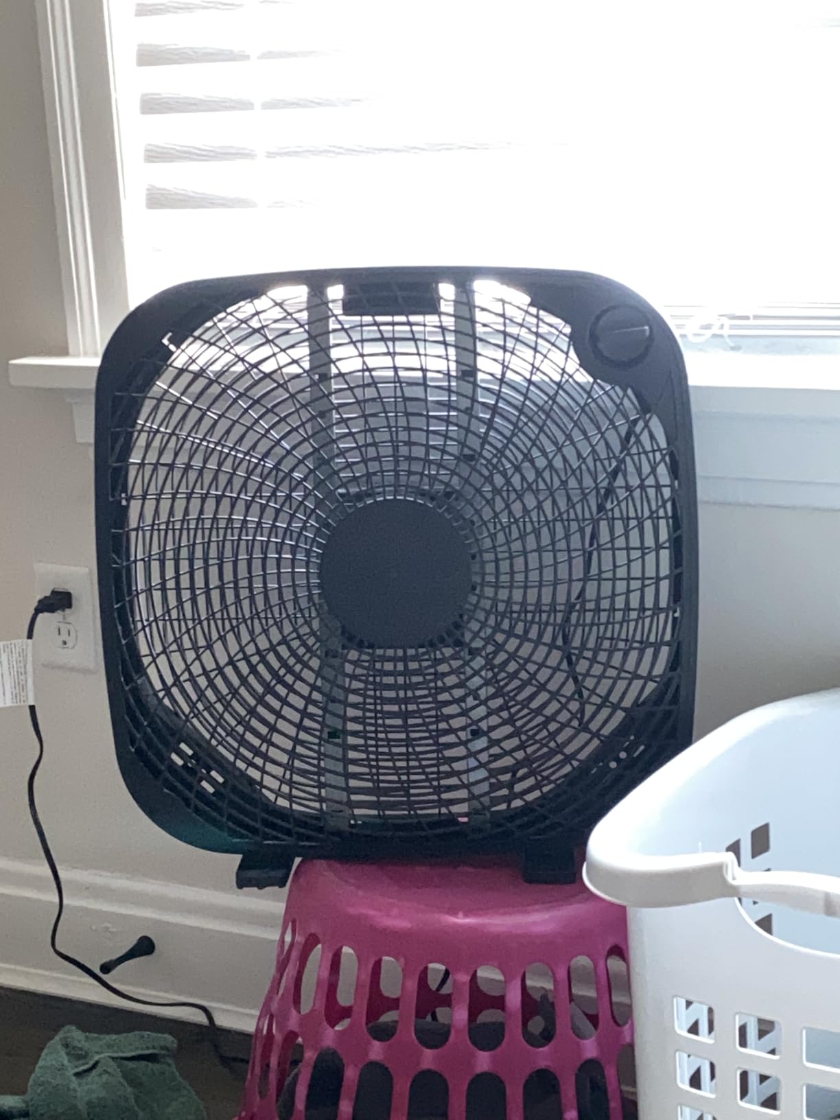 Amazon Basics 3 Speed Box Fan, Indoor Electric Fan for Home Cooling, 5 Blades, Lightweight Design, 67 Watts, 20-Inch, Black, 6.8