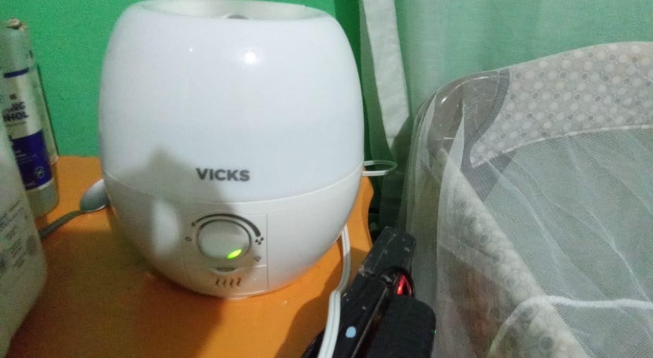 Vicks 3-in-1 SleepyTime Humidifier, No. 1 Brand Recommended by Pediatricians*. Cool Mist Humidifier with Night-Light, and Essential Oil Diffuser for Baby and Kids rooms. Visible Cool Mist, White. - Customer Photo 5
