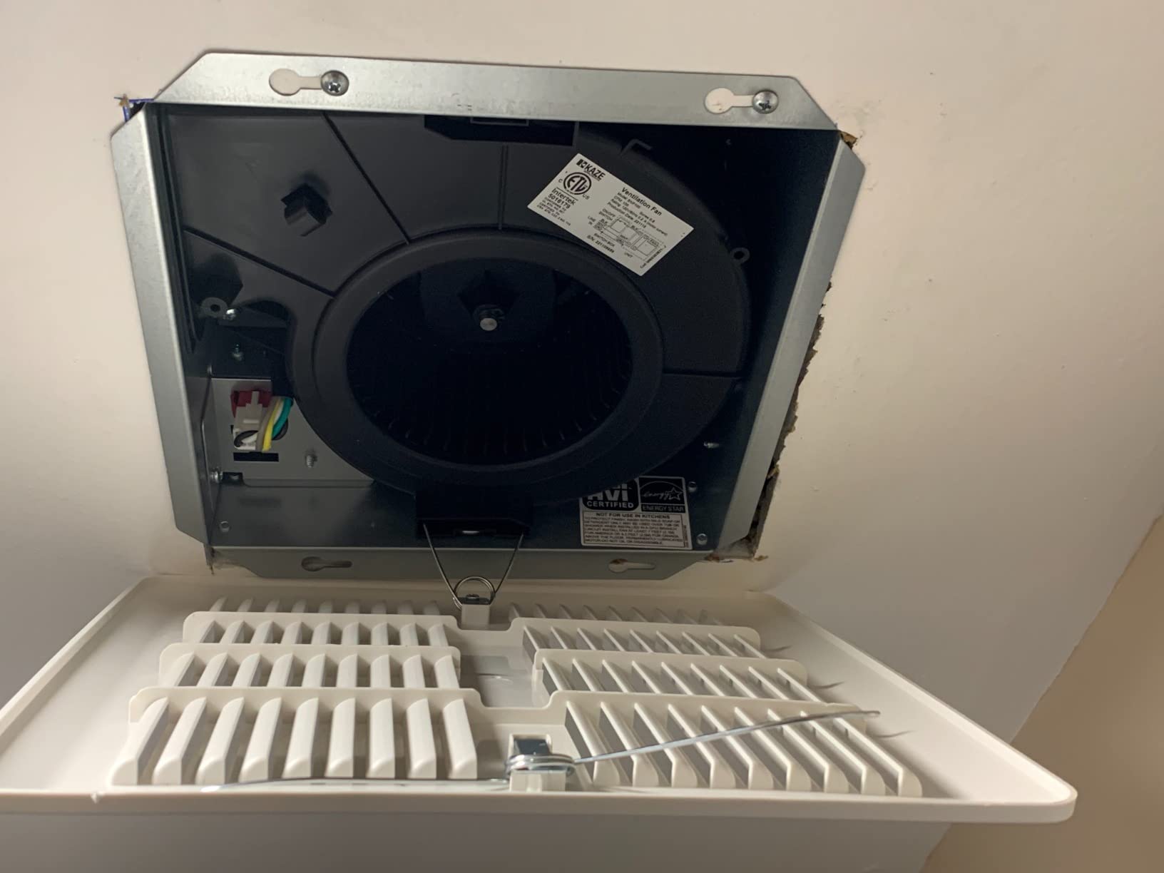 SNP100 | 100 CFM | 0.8 Sone | No Attic Access Required Bathroom Ventilation Exhaust Extractor Fan - Customer Photo 3