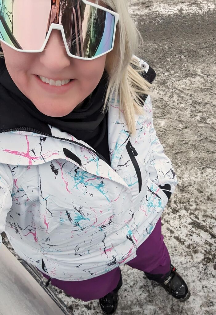 FREE SOLDIER Women's Waterproof Ski Snow Jacket Customer Review FREE SOLDIER Women's Waterproof Ski Snow Jacket - Customer Photo 1