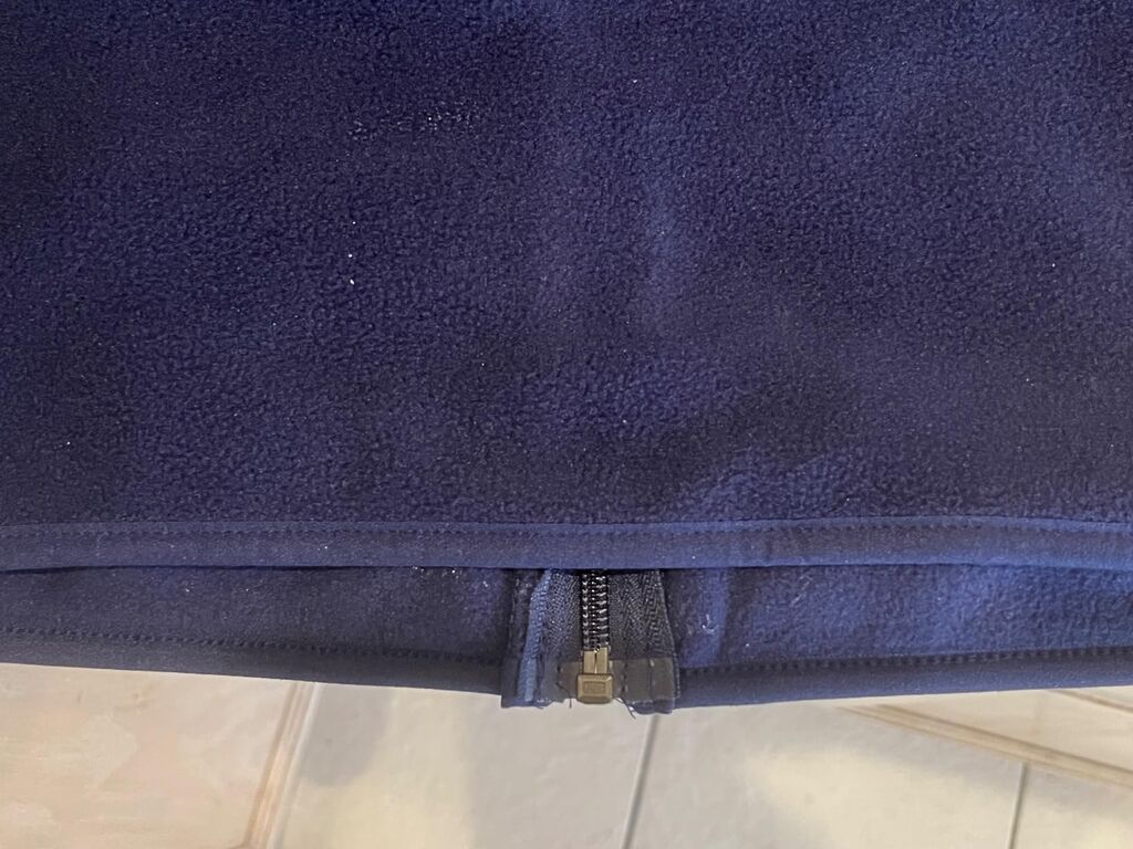 Amazon Essentials Women's Classic-Fit Full-Zip Polar Soft Fleece Jacket (Available in Plus Size) Customer Review Amazon Essentials Women's Classic-Fit Full-Zip Polar Soft Fleece Jacket (Available in Plus Size) - Customer Photo 3