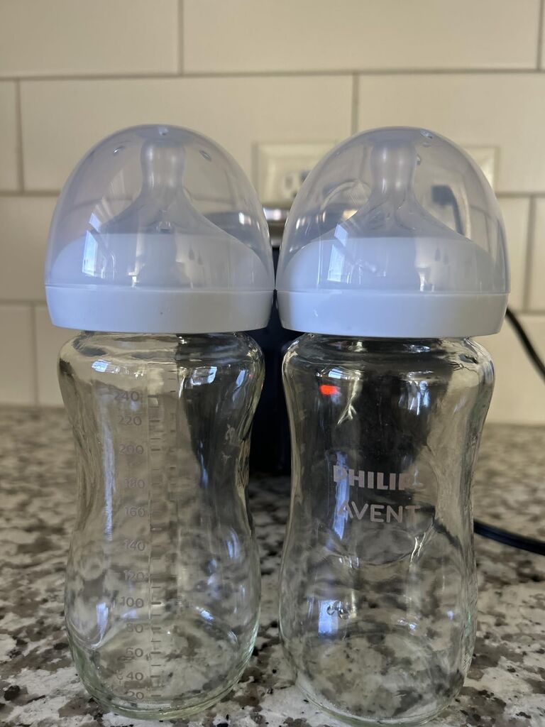 Philips Avent Natural Glass Baby Bottles, Medium Flow, 8 oz, BPA-Free | Borosilicate Glass, Baby-Controlled Flow, No-Drip Design, Reduces Colic and Gas with Anti-Colic Valve, 4-Pack, SCY913/04 customer photo 1