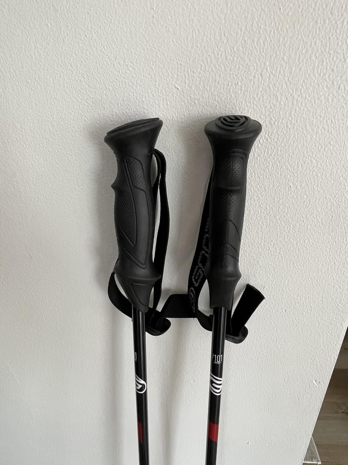 GOODE G-Max Summit Ski Poles – Lightweight & Durable Carbon Composite Downhill Ski Poles for Men & Women – Ergonomic Grip & Shock Absorbing Design – Pair Customer Review GOODE G-Max Summit Ski Poles – Lightweight & Durable Carbon Composite Downhill Ski Poles for Men & Women – Ergonomic Grip & Shock Absorbing Design – Pair - Customer Photo 1