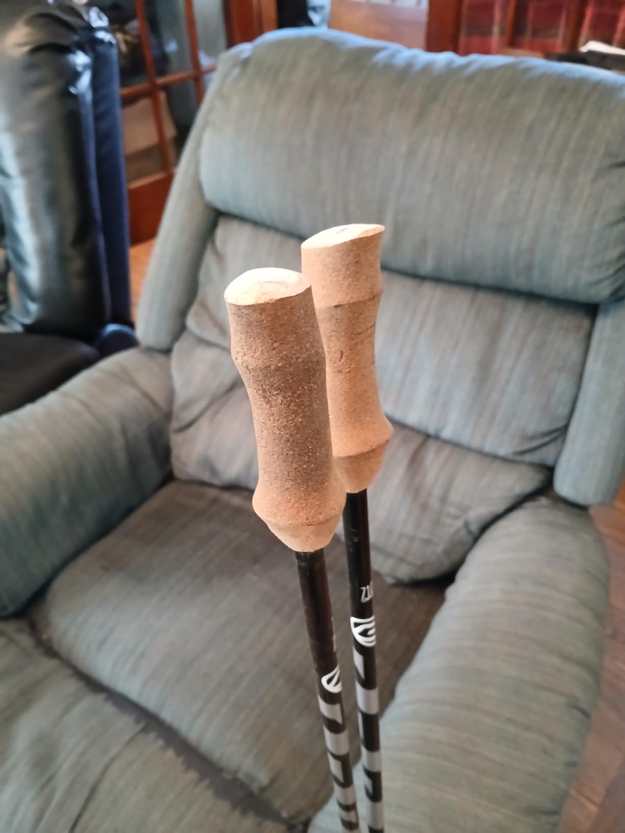 GOODE G-Max Summit Ski Poles – Lightweight & Durable Carbon Composite Downhill Ski Poles for Men & Women – Ergonomic Grip & Shock Absorbing Design – Pair Customer Review GOODE G-Max Summit Ski Poles – Lightweight & Durable Carbon Composite Downhill Ski Poles for Men & Women – Ergonomic Grip & Shock Absorbing Design – Pair - Customer Photo 2