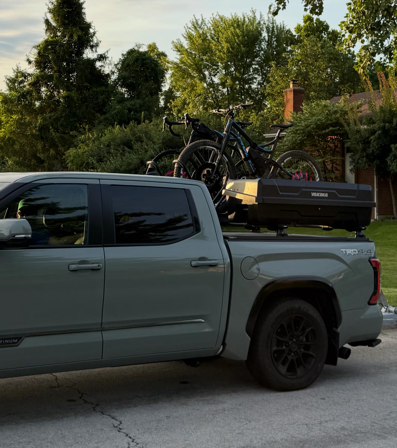 Yakima Hard Shell Cargo Box, Vehicle Rooftop Travel & Storage Gear Case, Carrier for Cartop or Truck Bed, 10 Cubic Feet, DeepSpace 10, Black - Customer Photo 2