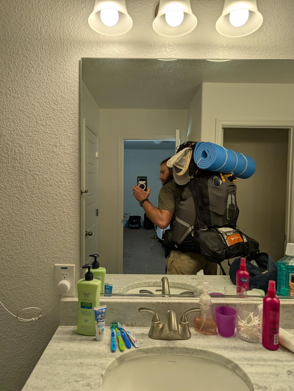 Osprey Atmos AG 65L Men's Backpacking Backpack, Black, L/XL - Customer Photo 1