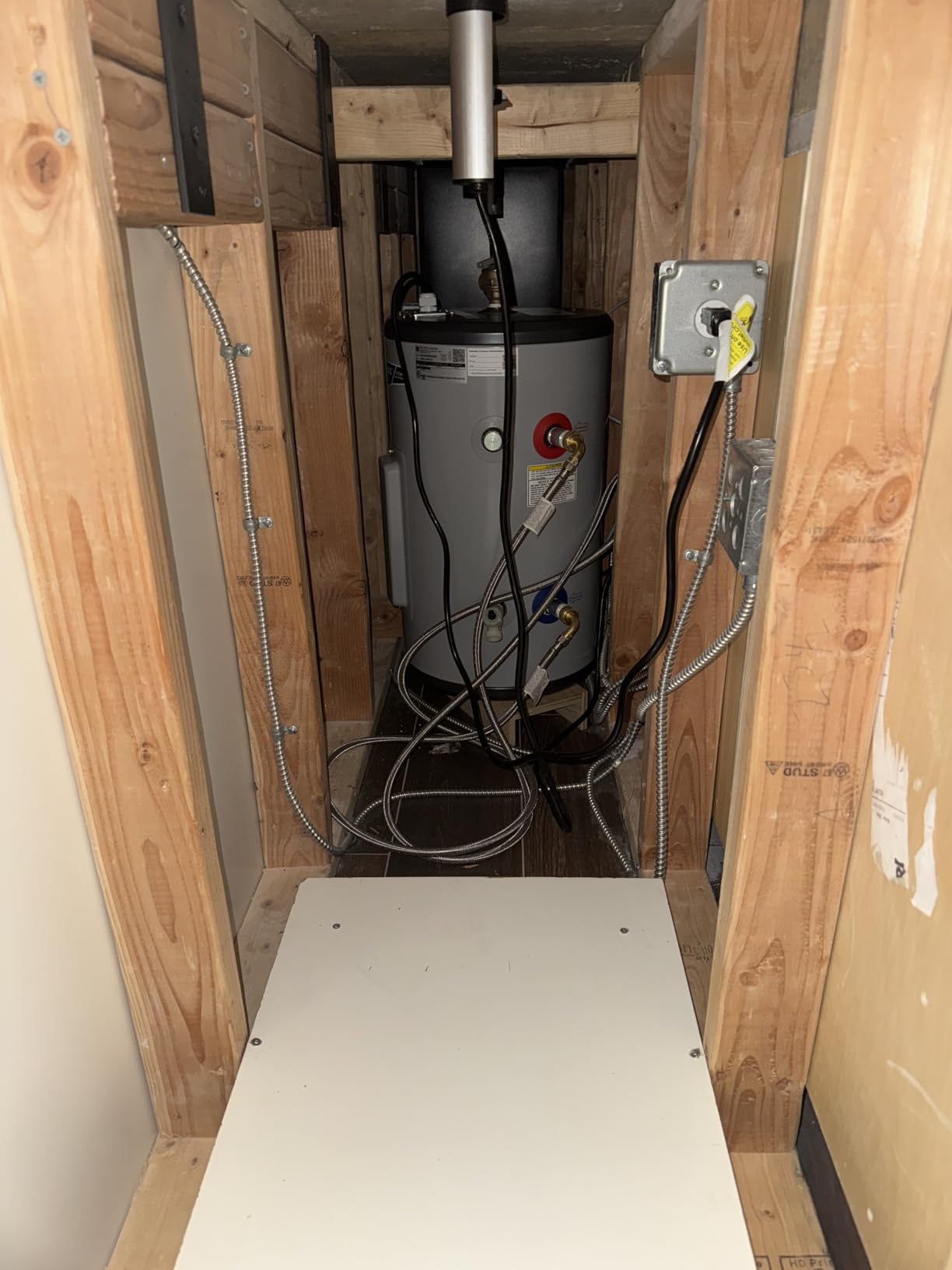 GE Appliances 10 Gallon Versatile Plug and Play Electric Water Heater with Adjustable Thermostat, Easily Installs Where You Want It, 120 Volt - Customer Photo 1