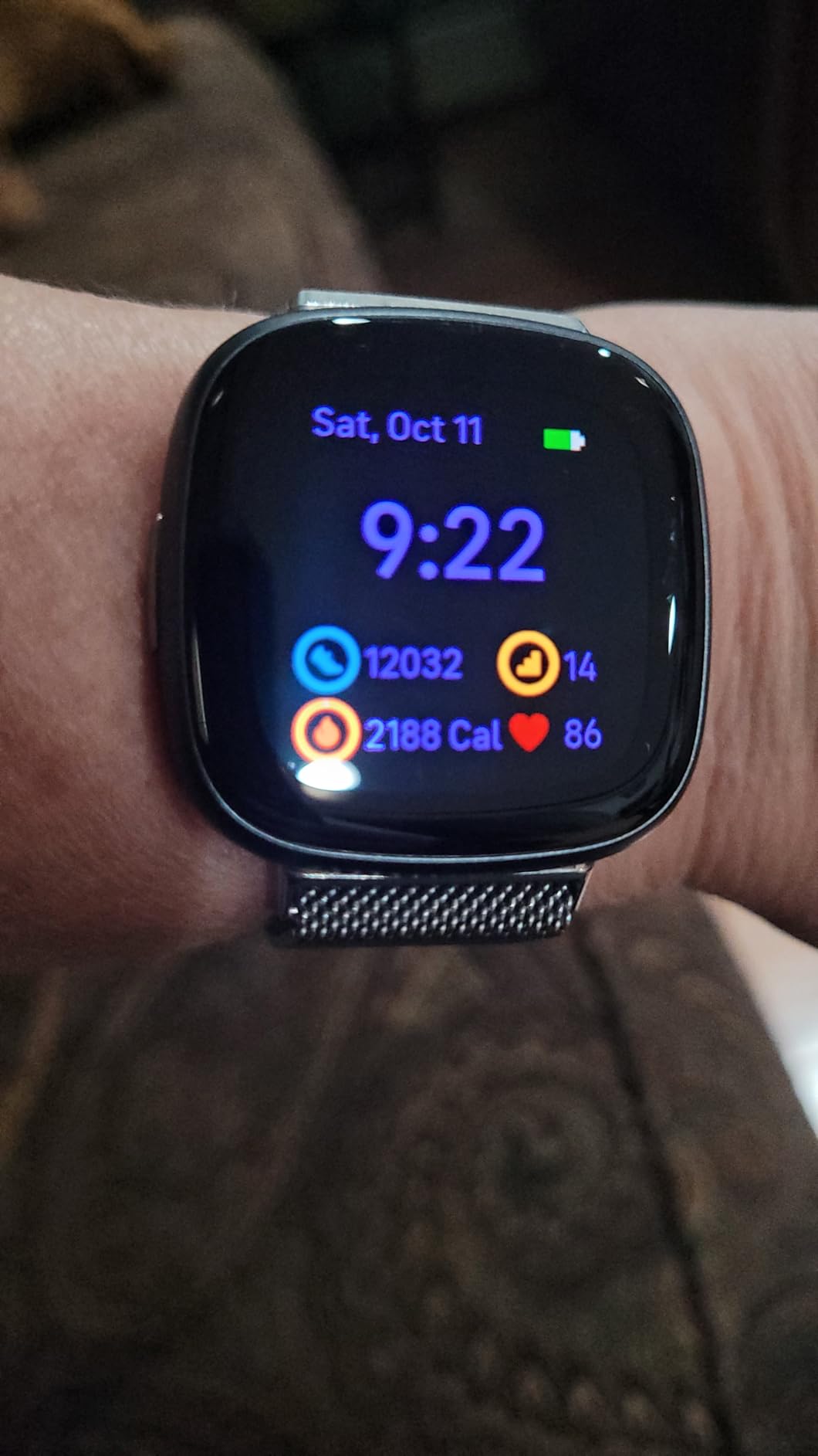 Fitbit Versa 4 Fitness Smartwatch with Daily Readiness, GPS, 24/7 Heart Rate, 40+ Exercise Modes, Sleep Tracking and more, Pink Sand/Copper Rose, One Size (S & L Bands Included) Customer Review Fitbit Versa 4 Fitness Smartwatch with Daily Readiness, GPS, 24/7 Heart Rate, 40+ Exercise Modes, Sleep Tracking and more, Pink Sand/Copper Rose, One Size (S & L Bands Included) - Customer Photo 2