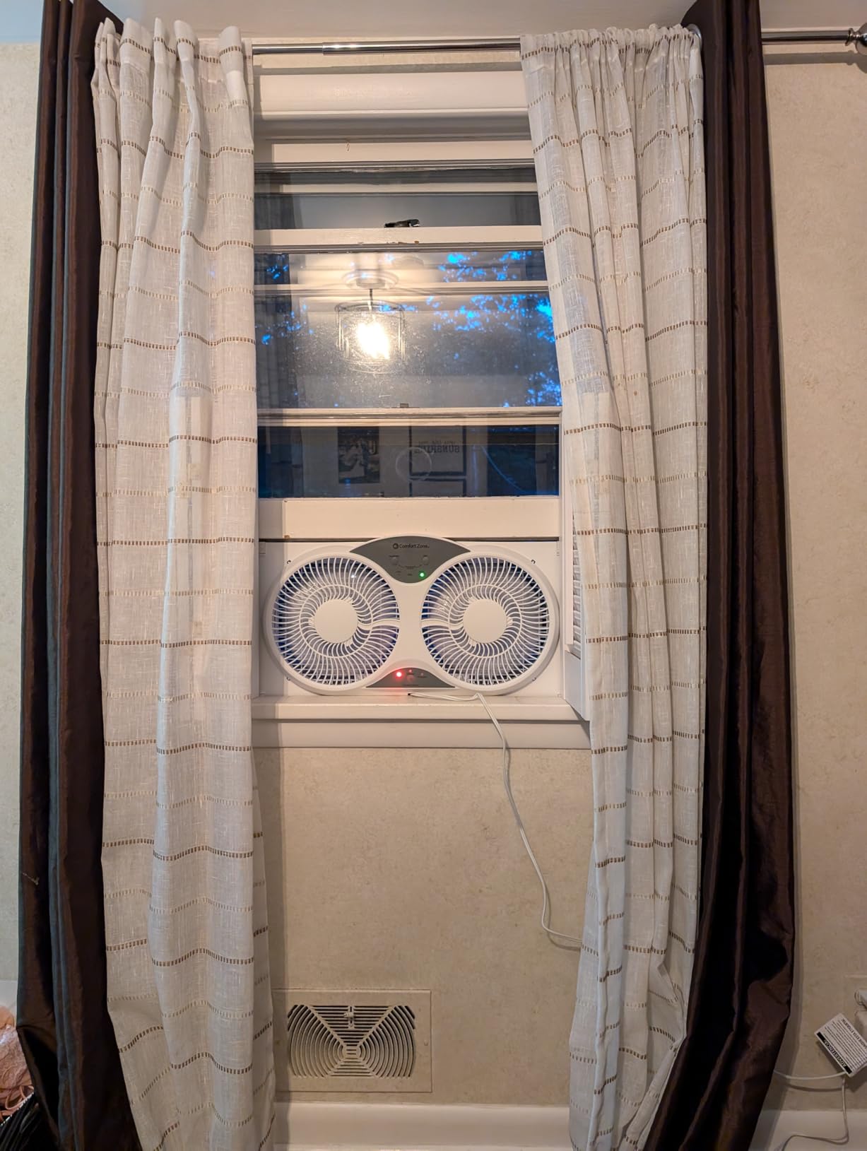 Comfort Zone Window Fan for Bedroom, 9 inch 3 Speed Dual Fans with Auto-Locking Expanders, Window Exhaust Fan, Removeable Bug Screen, White - Customer Photo 1