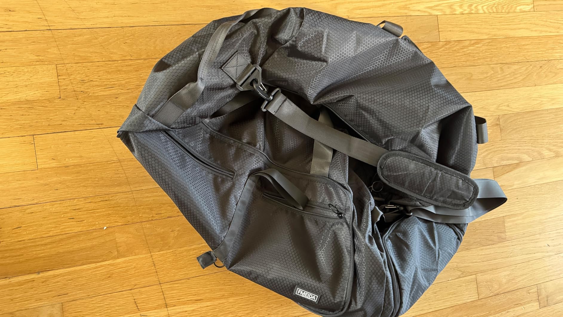 Fmeida 65L Duffle Bag with Shoes Compartment, Foldable Travel Duffel Bags for Men Women, Large Packable Travel Bag Water Repellent & Tear Resistant (Black) - Customer Photo 4