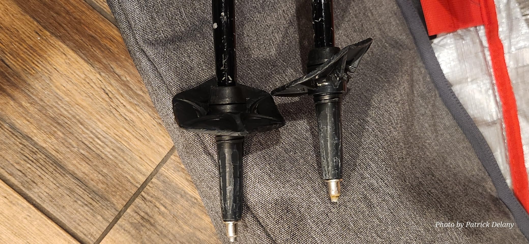 Zipline Lollipop 14.0 Graphite Carbon Composite Ski Poles – Lightweight, Durable, All-Mountain – Ergonomic Grip, Vibration Dampening, Ideal for Groomers and Freestyle. Choice of Skiers Customer Review Zipline Lollipop 14.0 Graphite Carbon Composite Ski Poles – Lightweight, Durable, All-Mountain – Ergonomic Grip, Vibration Dampening, Ideal for Groomers and Freestyle. Choice of Skiers - Customer Photo 1